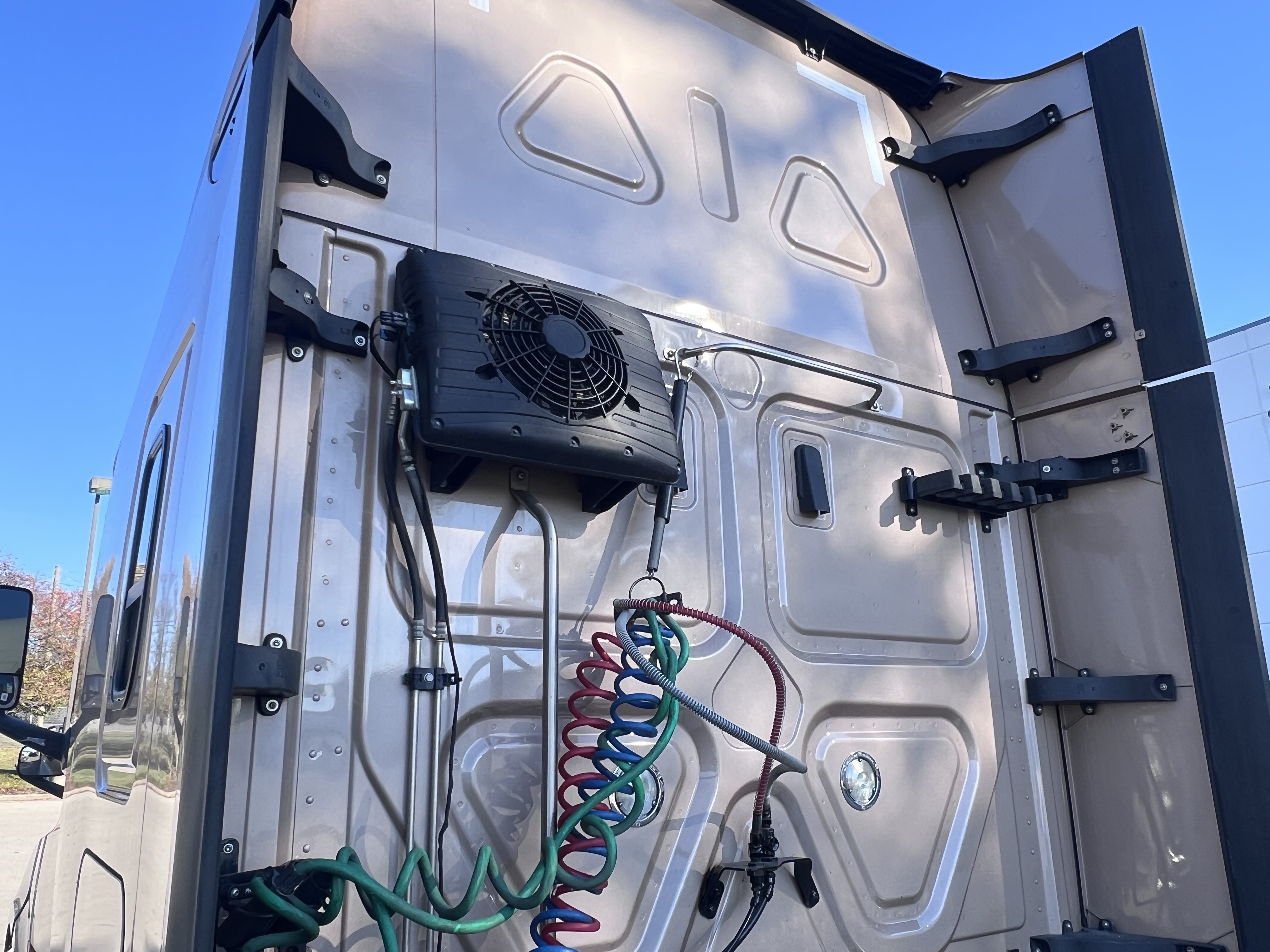 2021 FREIGHTLINER CASCADIA 126SLP - image 4