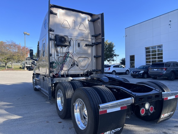 FREIGHTLINER CASCADIA 126SLP 2021
