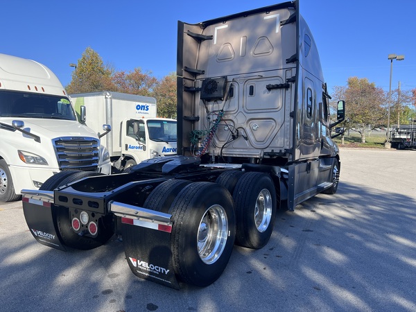 FREIGHTLINER CASCADIA 126SLP 2021