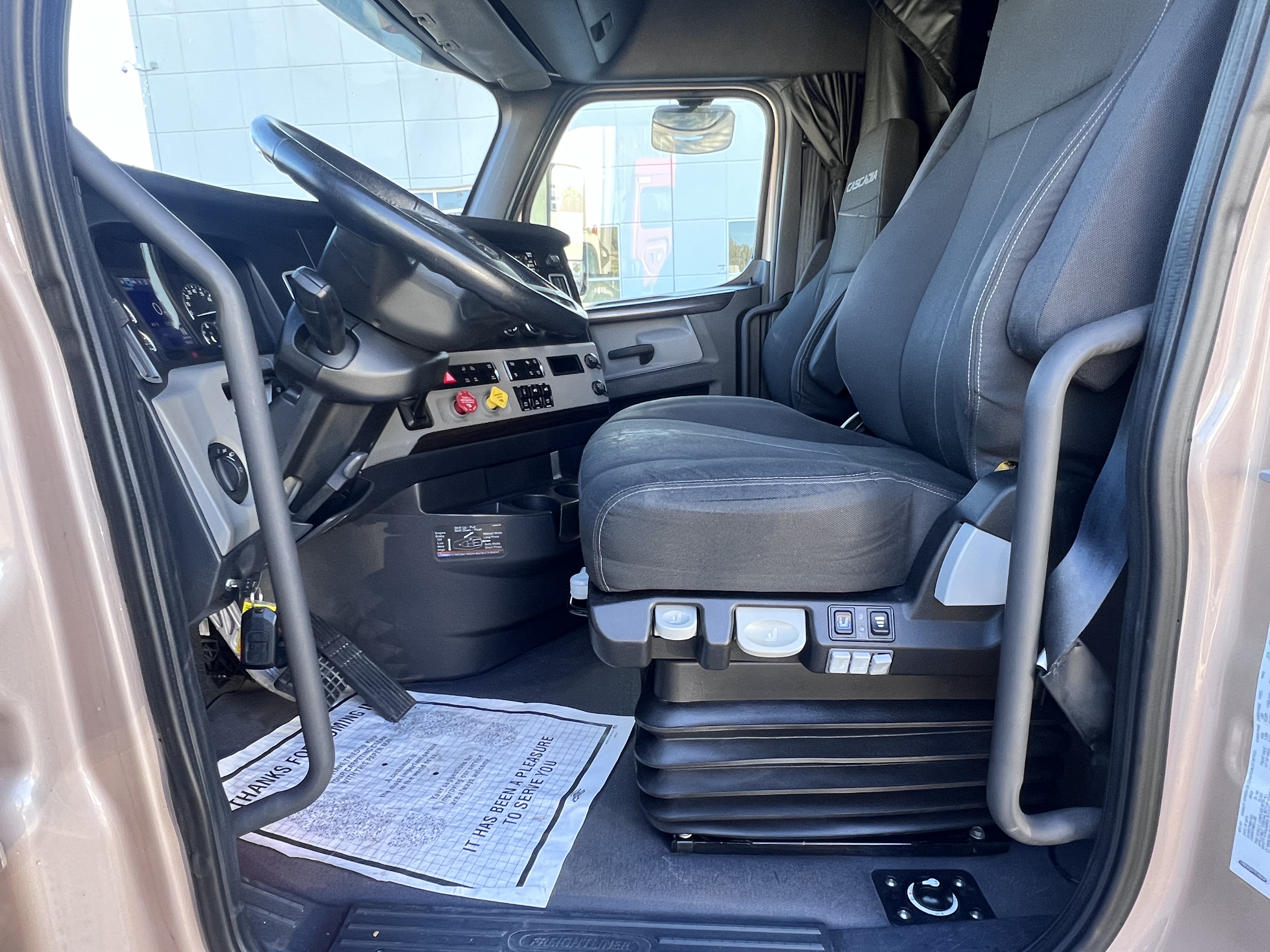 2021 FREIGHTLINER CASCADIA 126SLP - image 15