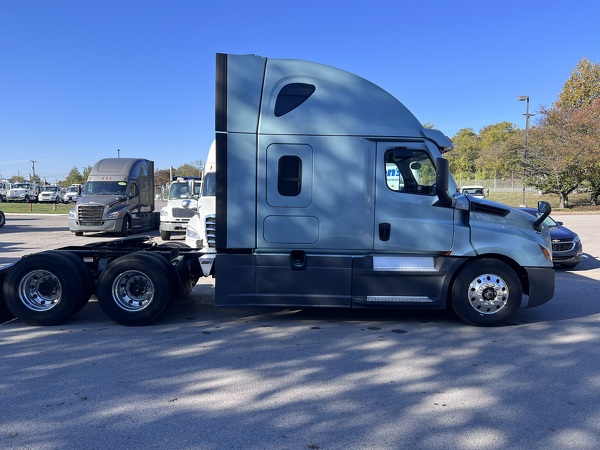 FREIGHTLINER CASCADIA 126SLP 2021