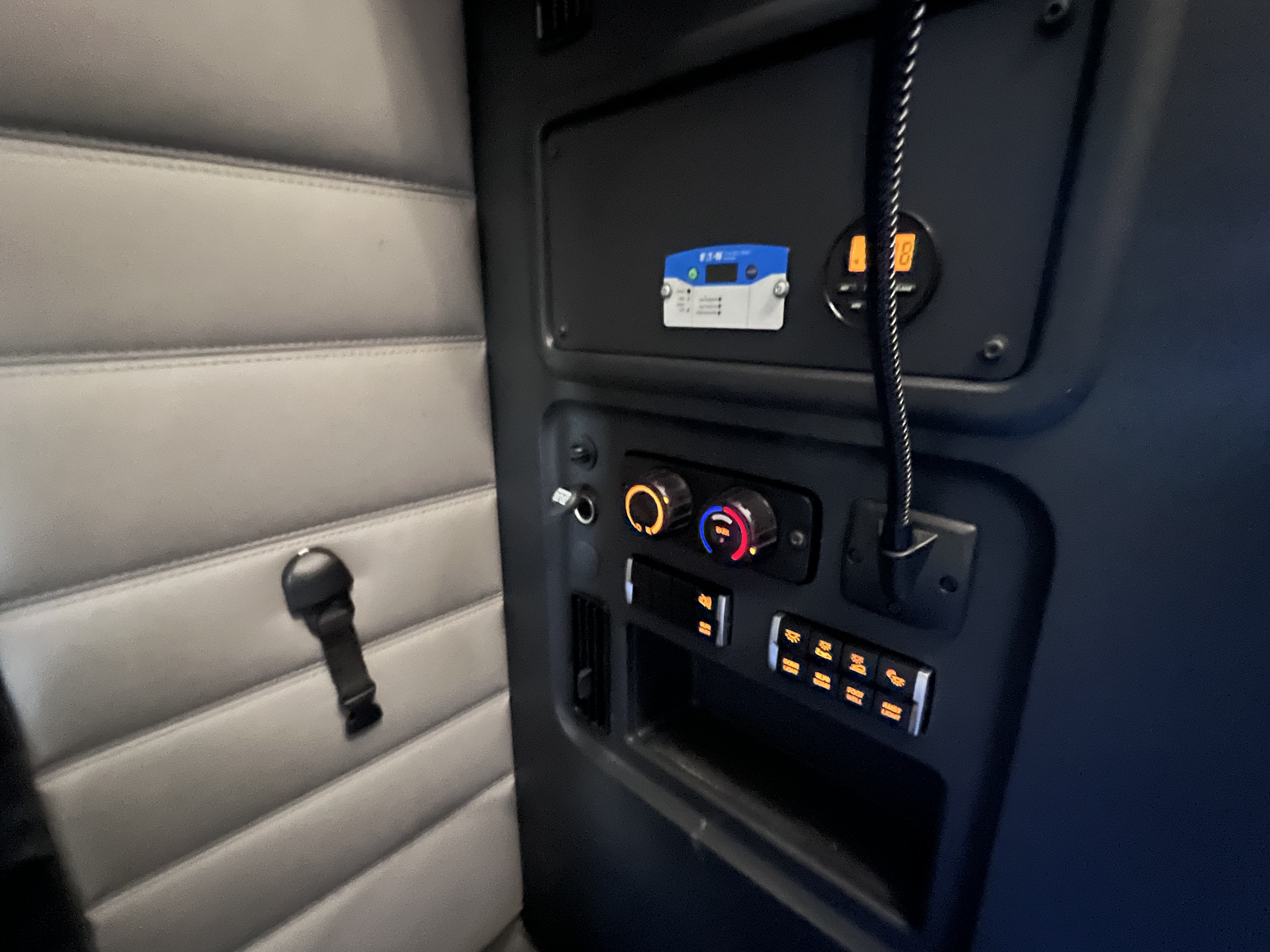 2021 FREIGHTLINER CASCADIA 126SLP - image 21