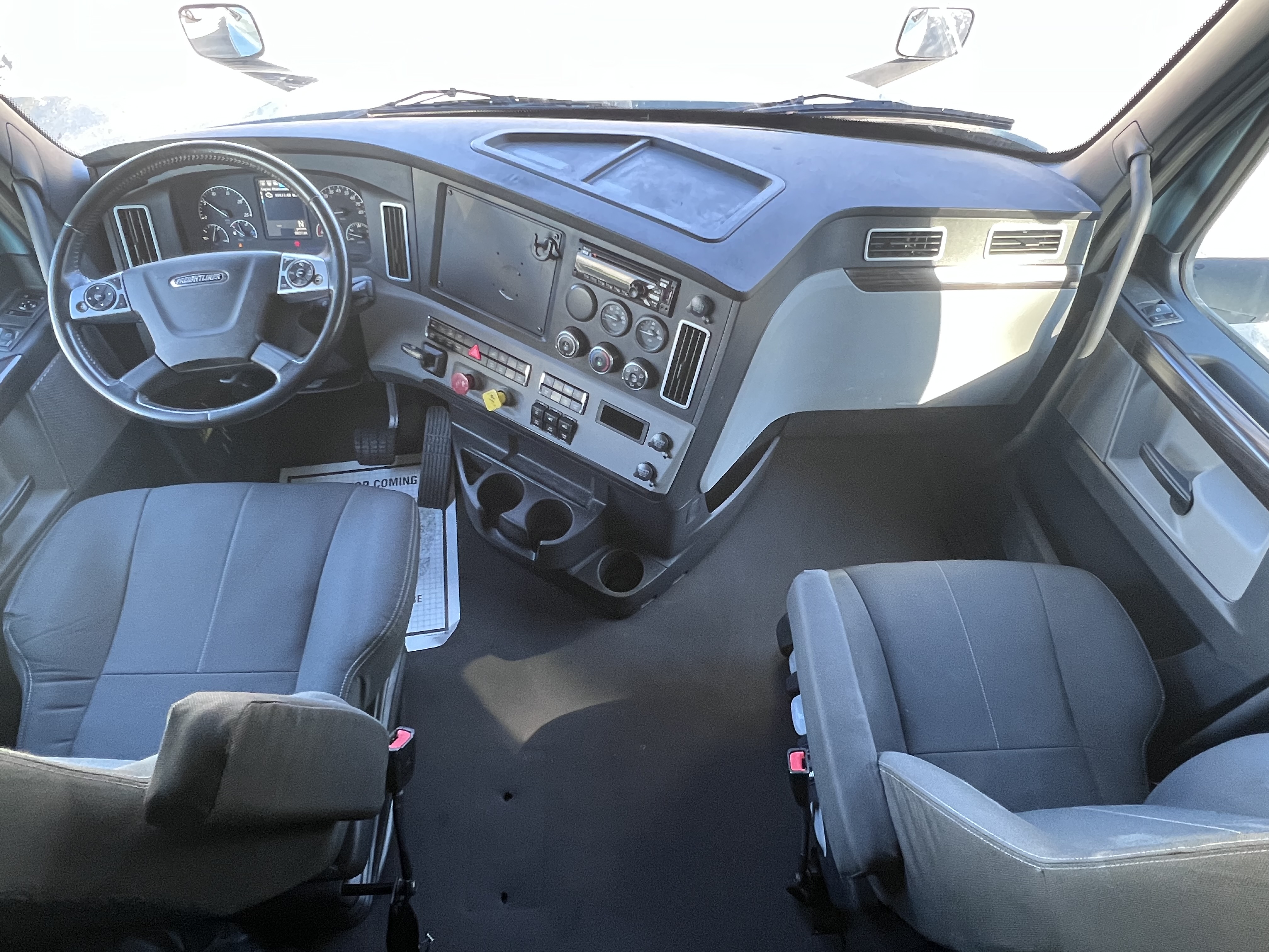 2021 FREIGHTLINER CASCADIA 126SLP - image 23