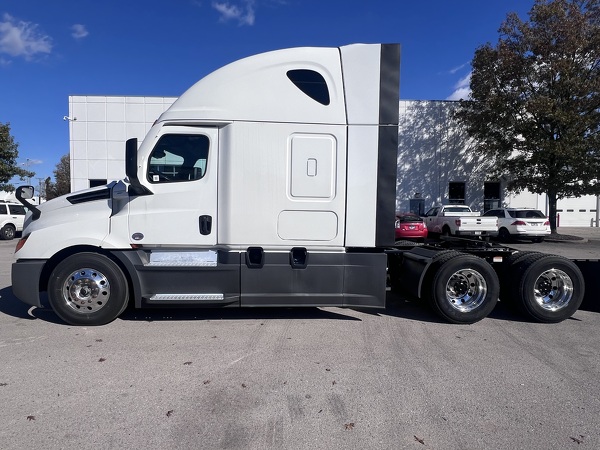 FREIGHTLINER CASCADIA 126SLP 2023