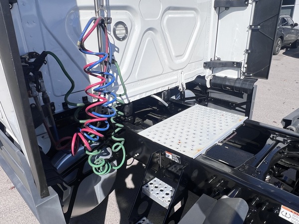 FREIGHTLINER CASCADIA 126SLP 2023