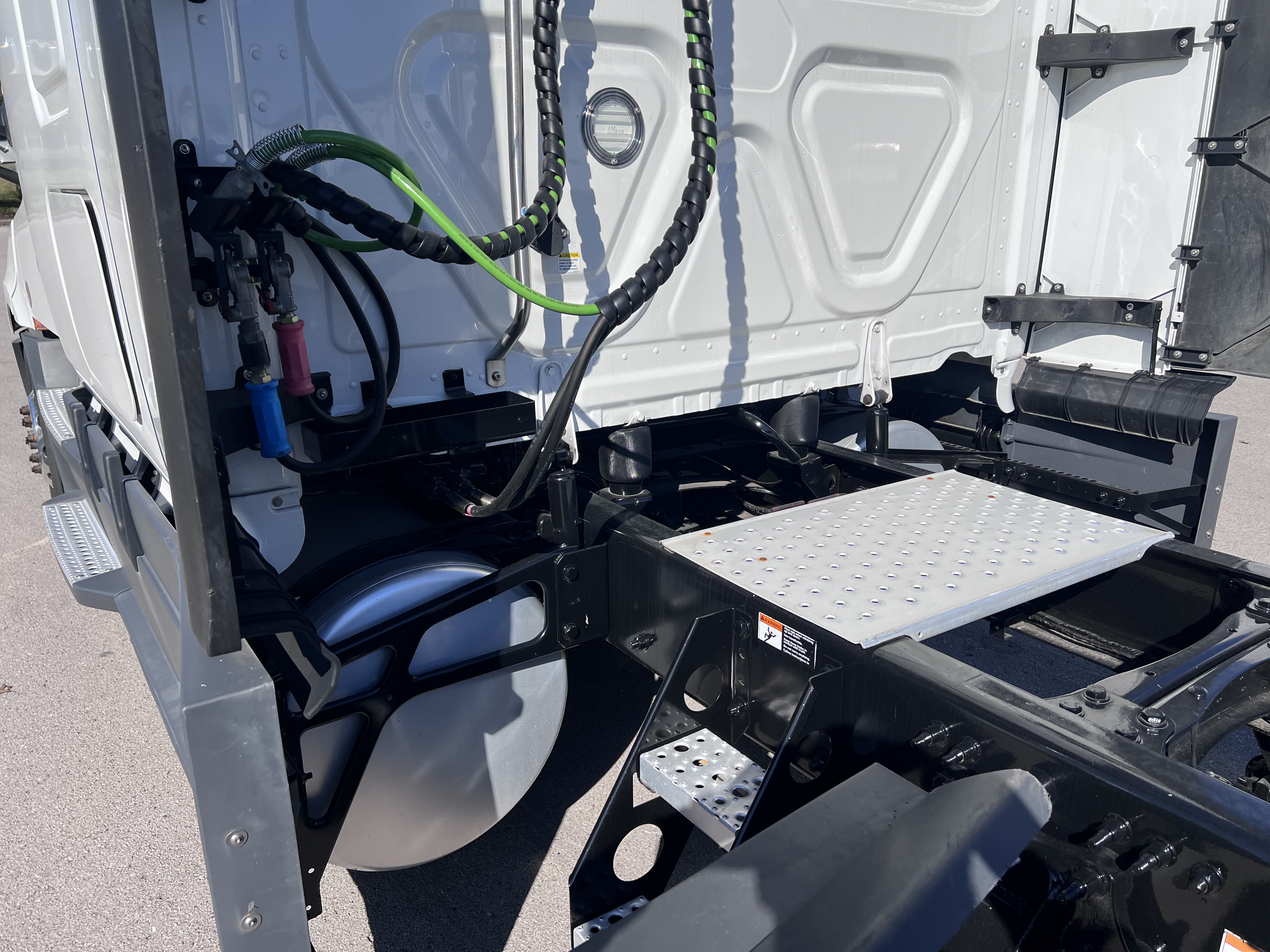 2023 FREIGHTLINER CASCADIA 126SLP - image 3