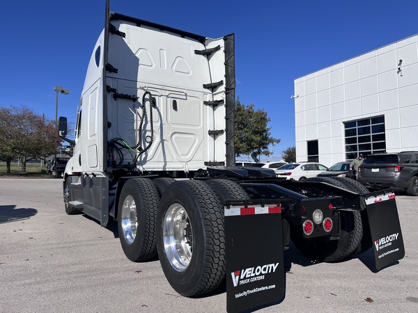 FREIGHTLINER CASCADIA 126SLP 2023