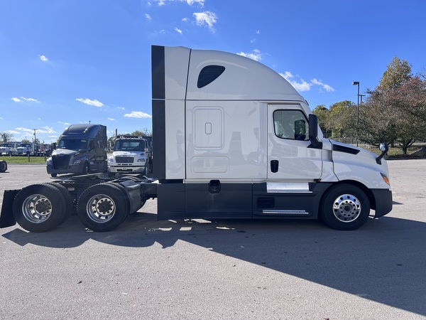 FREIGHTLINER CASCADIA 126SLP 2023