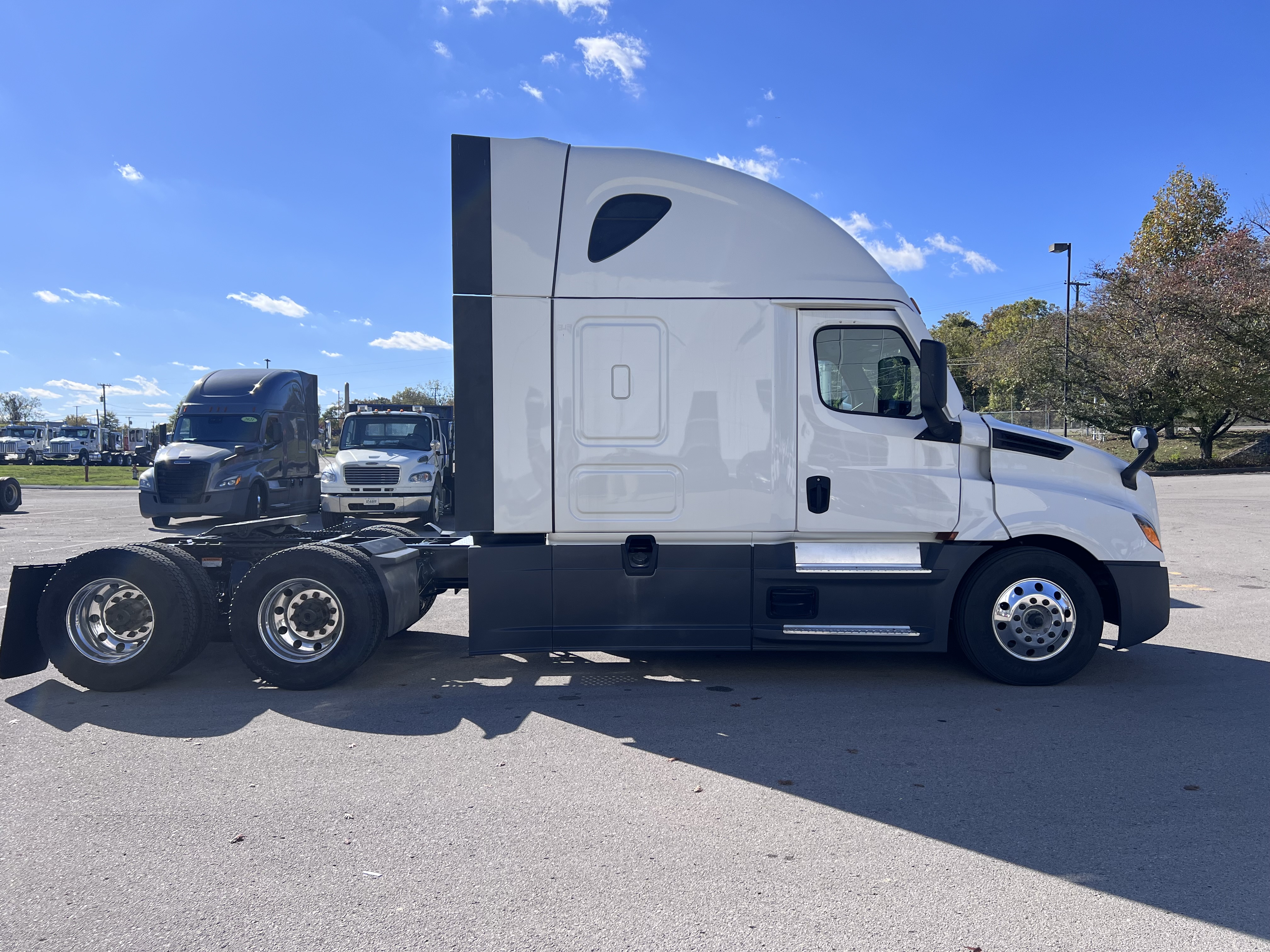 2023 FREIGHTLINER CASCADIA 126SLP - image 7