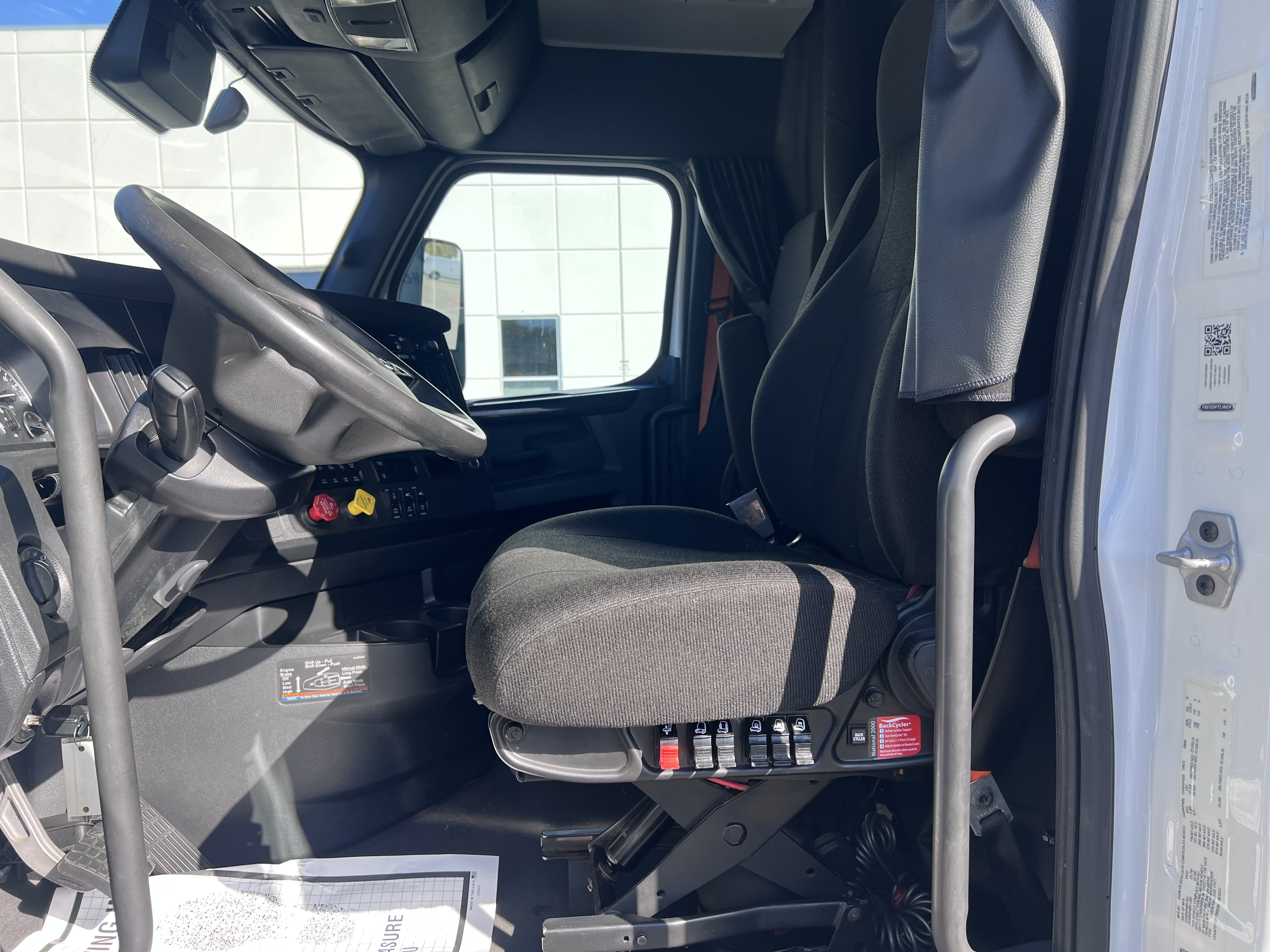 2023 FREIGHTLINER CASCADIA 126SLP - image 14