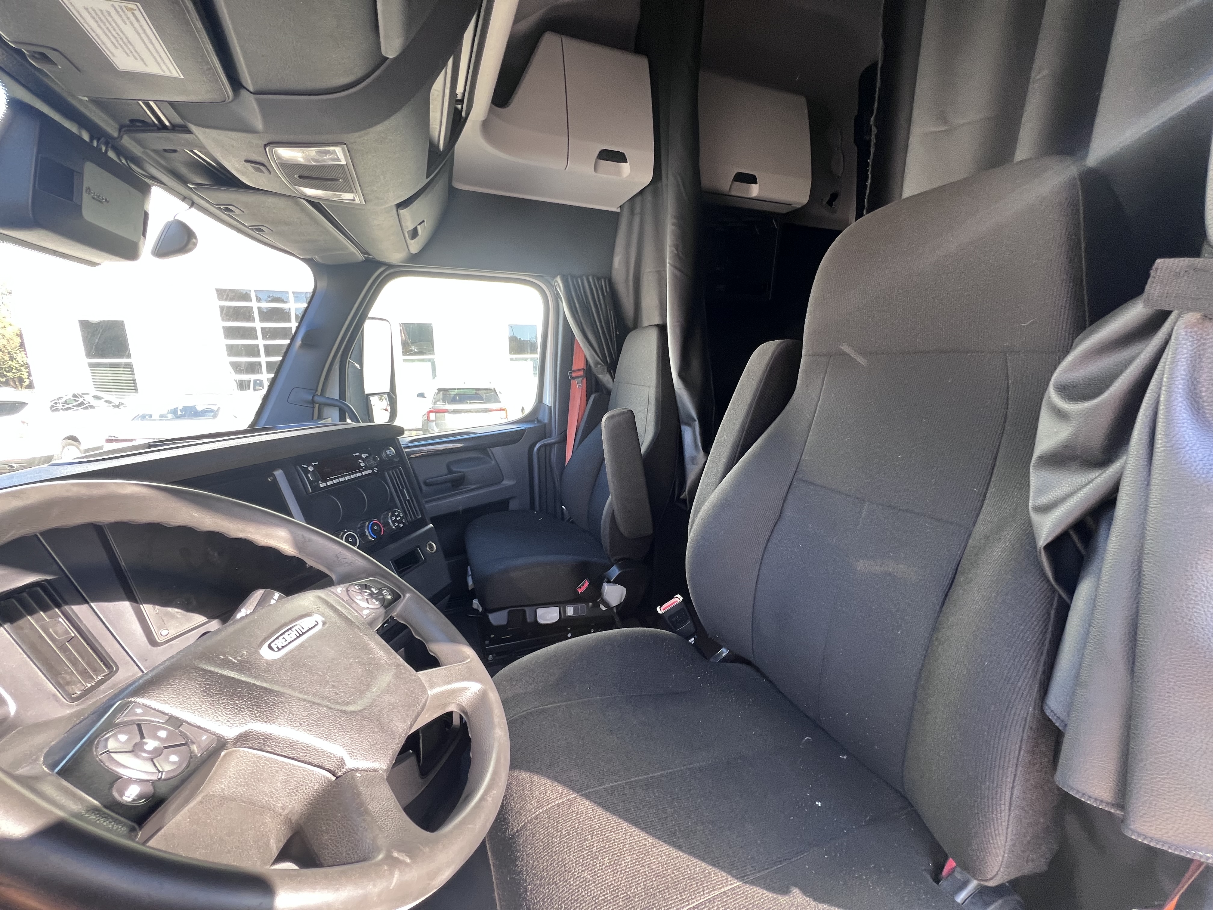 2023 FREIGHTLINER CASCADIA 126SLP - image 15