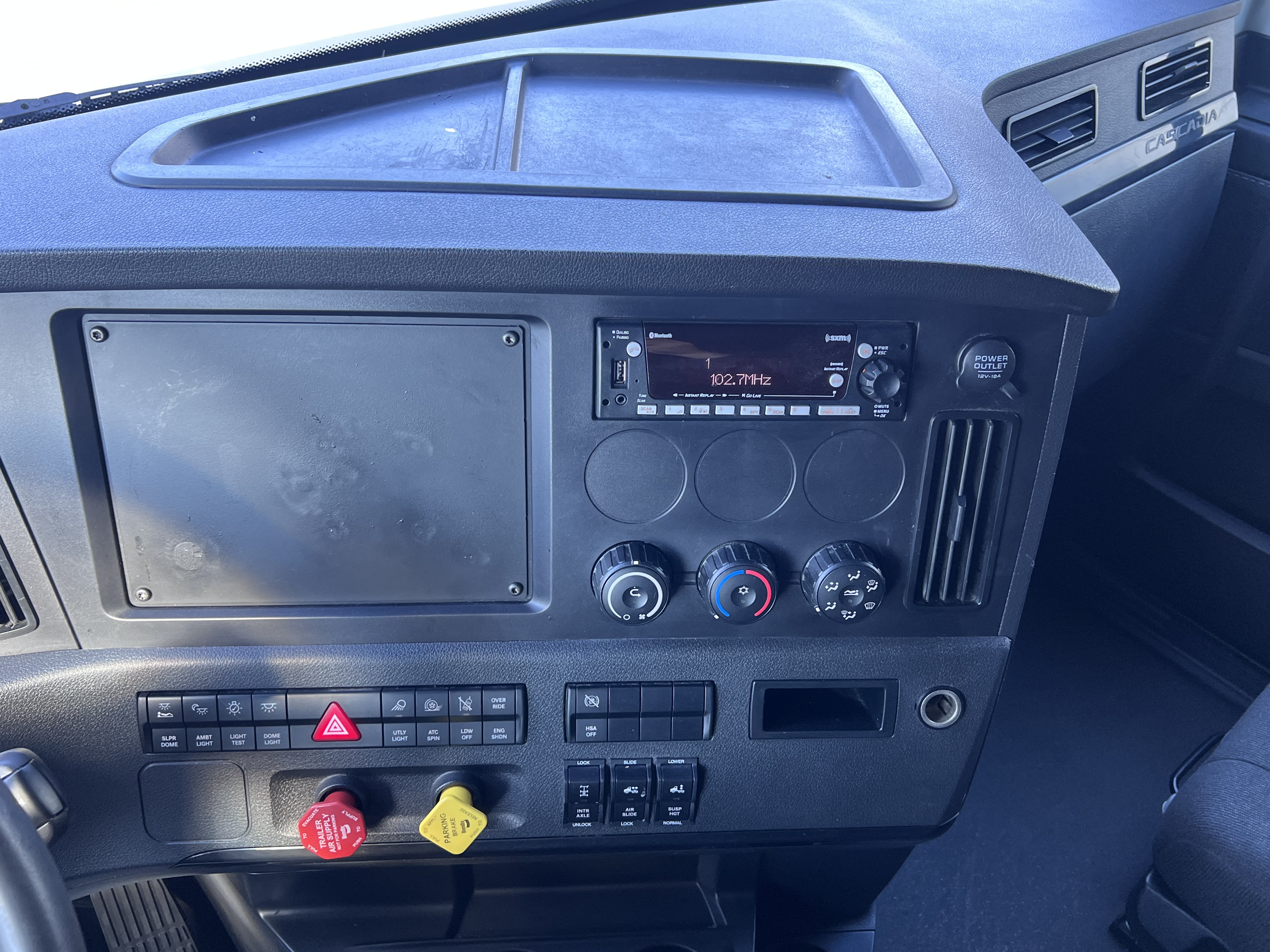 2023 FREIGHTLINER CASCADIA 126SLP - image 19