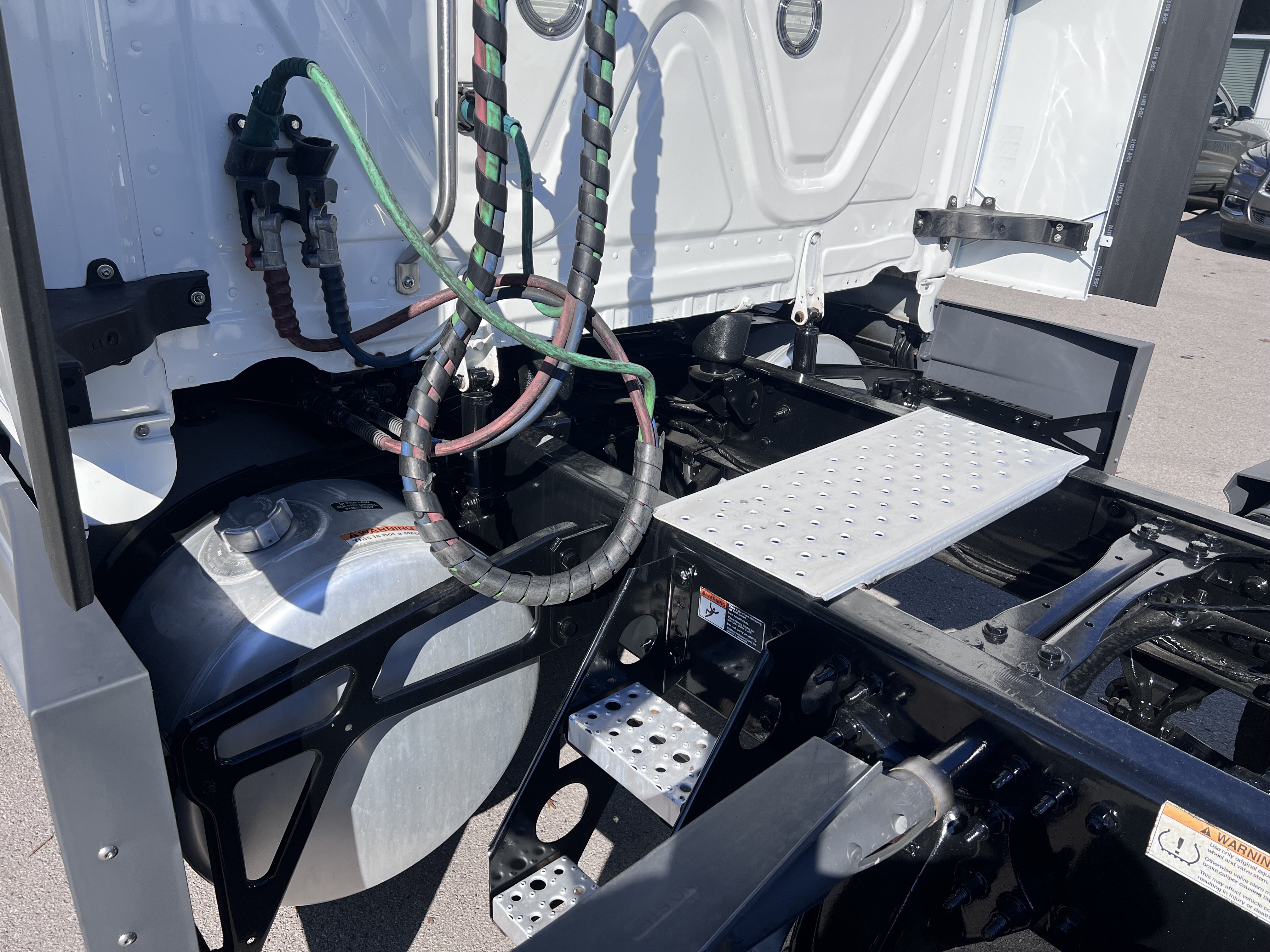 2022 FREIGHTLINER CASCADIA 126SLP - image 3