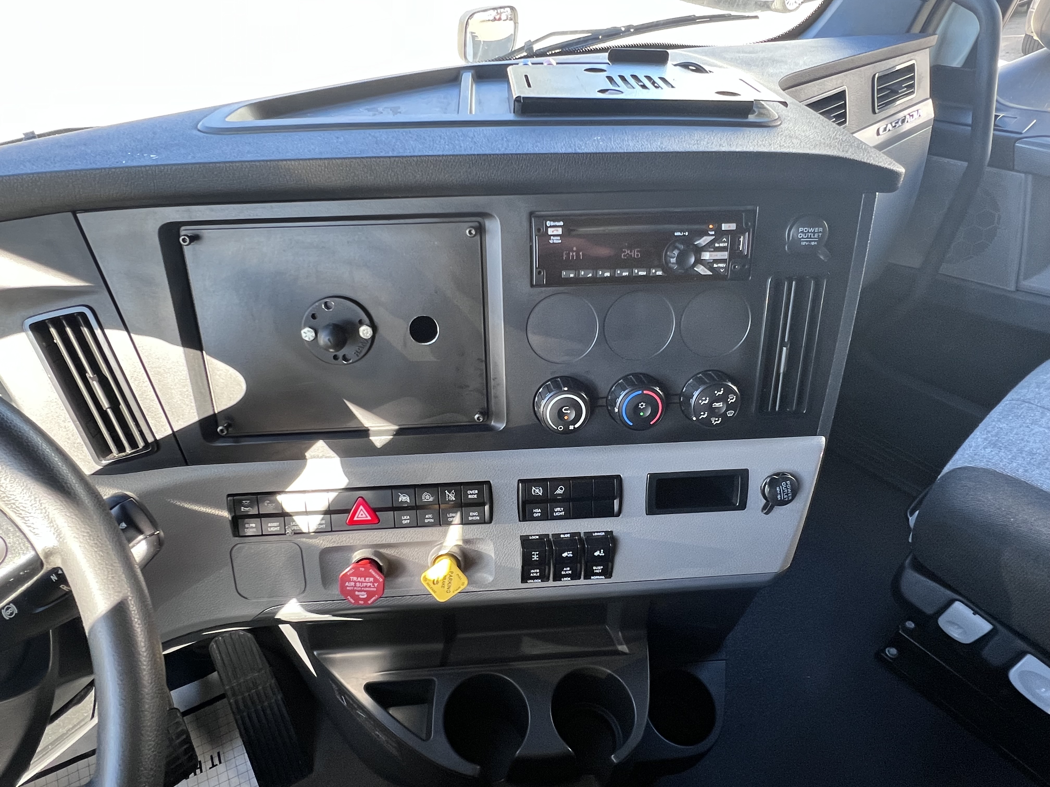 2022 FREIGHTLINER CASCADIA 126SLP - image 19