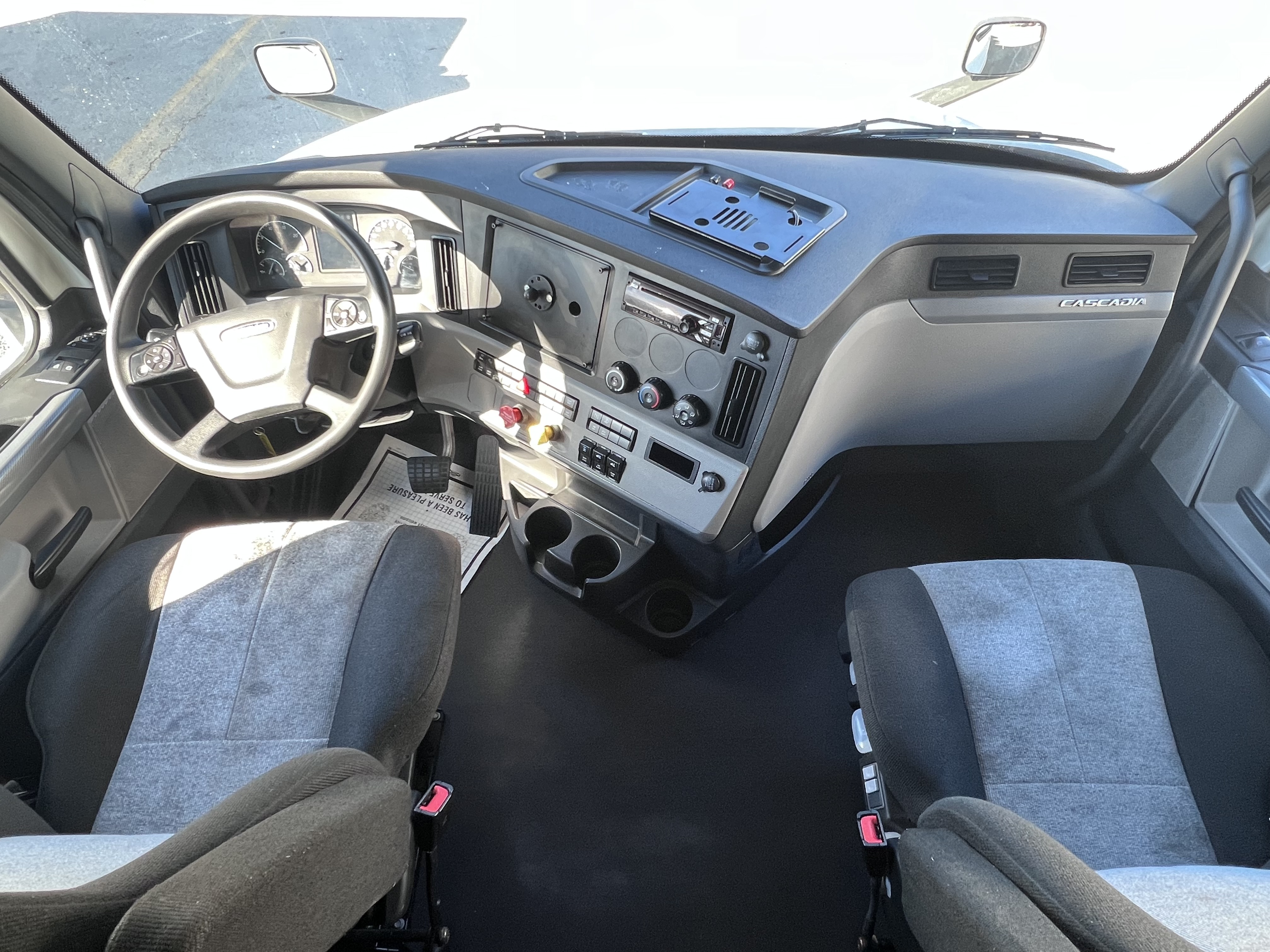 2022 FREIGHTLINER CASCADIA 126SLP - image 24