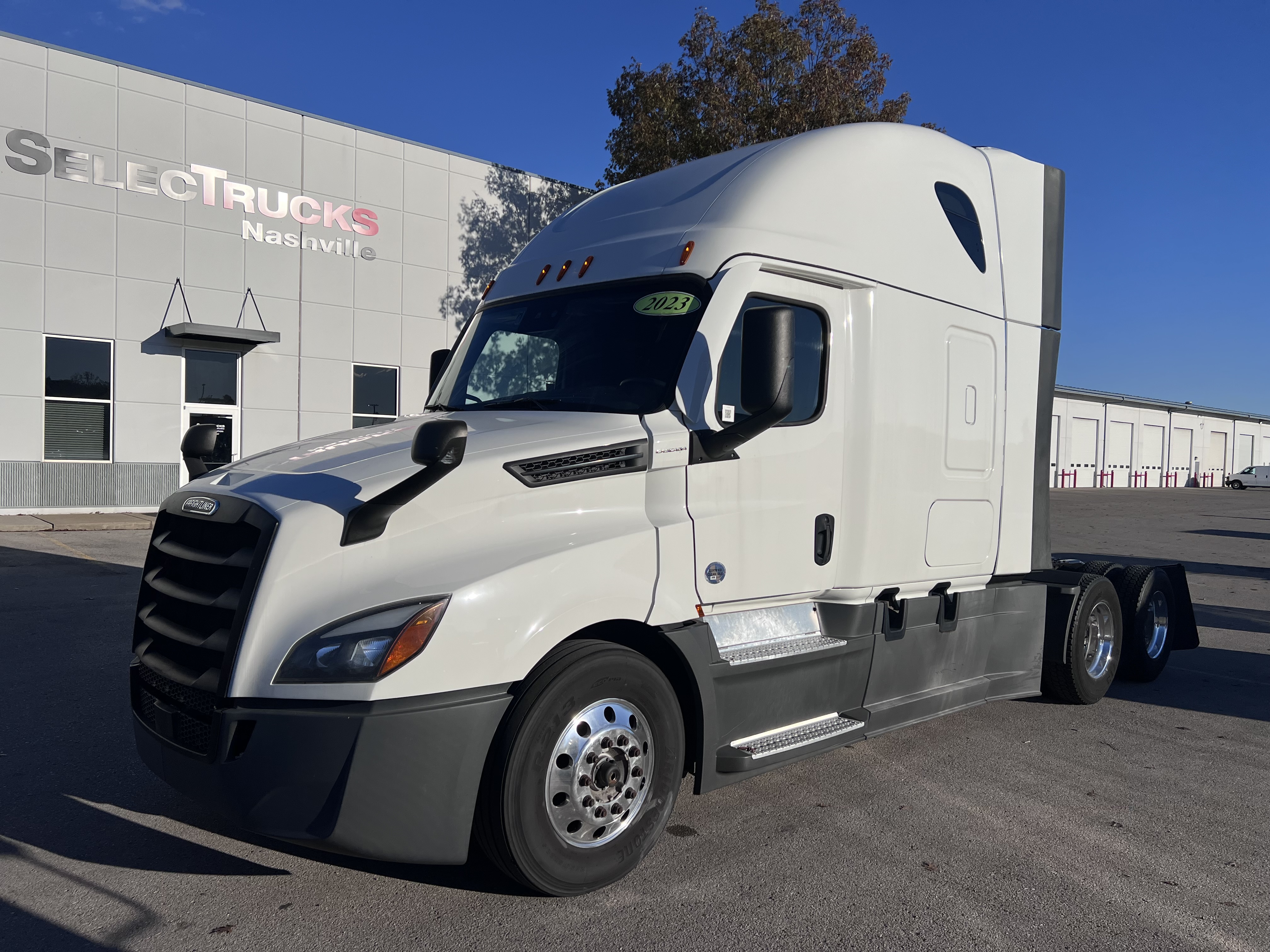 2023 FREIGHTLINER CASCADIA 126SLP - image 1