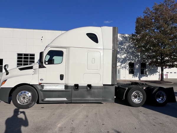 FREIGHTLINER CASCADIA 126SLP 2023
