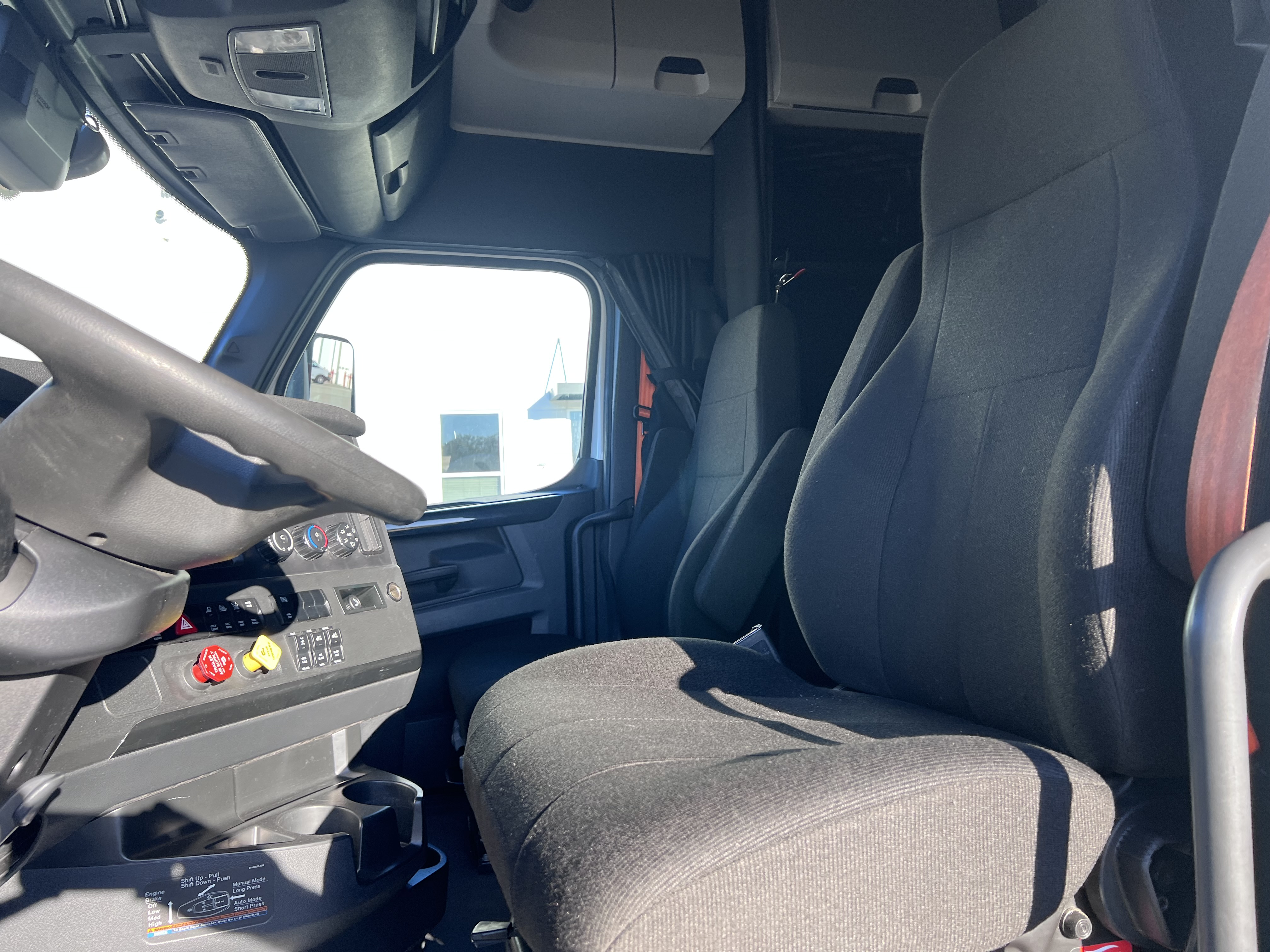 2023 FREIGHTLINER CASCADIA 126SLP - image 14