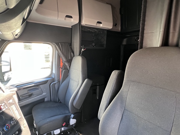 FREIGHTLINER CASCADIA 126SLP 2023