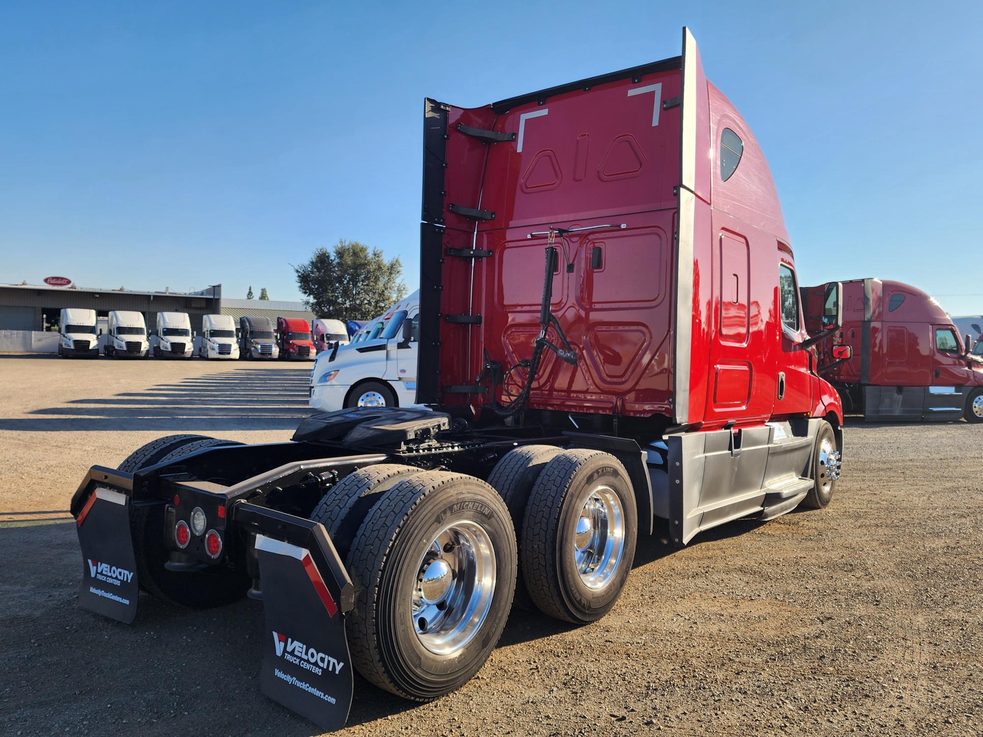 2020 FREIGHTLINER CASCADIA 126SLP - image 6