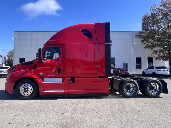 FREIGHTLINER CASCADIA 126SLP 2021