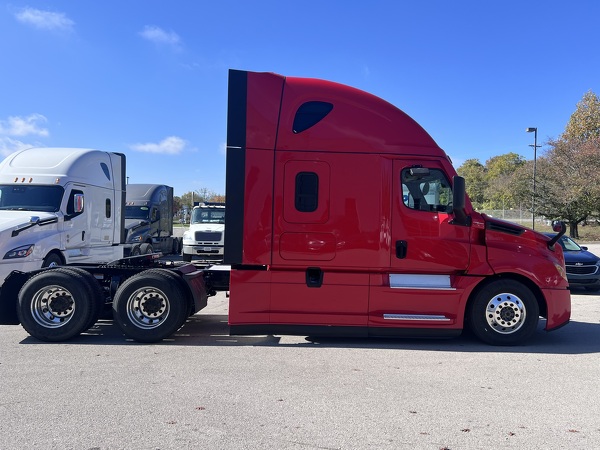 FREIGHTLINER CASCADIA 126SLP 2021