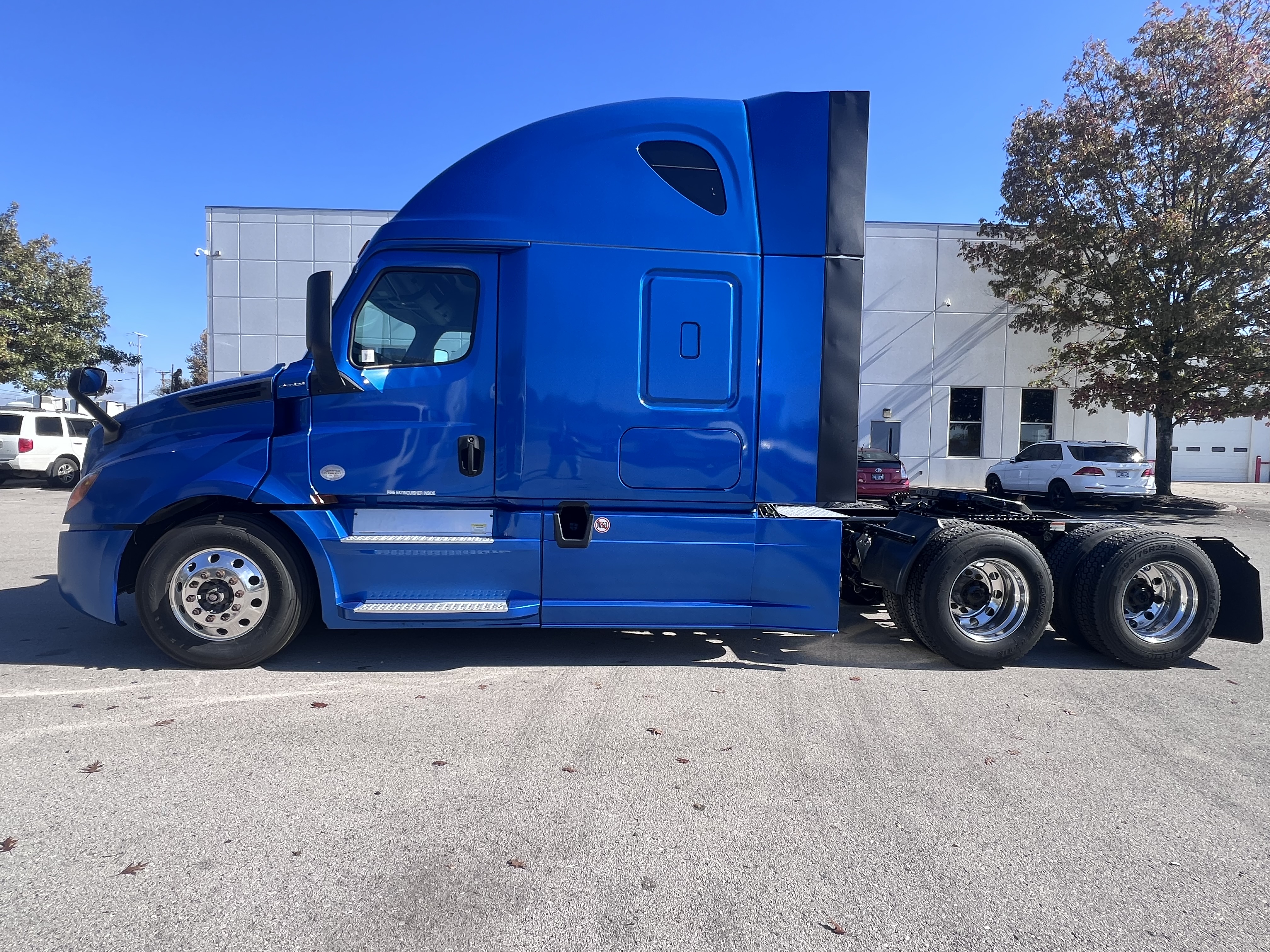 2020 FREIGHTLINER CASCADIA 126SLP - image 2
