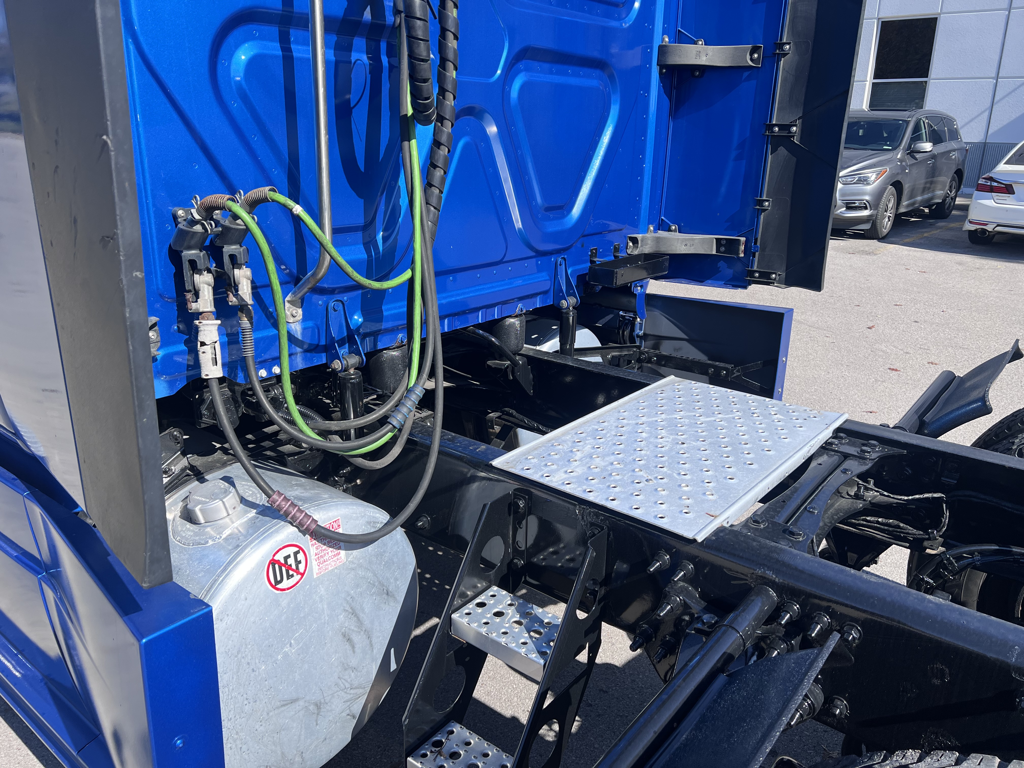 2020 FREIGHTLINER CASCADIA 126SLP - image 3