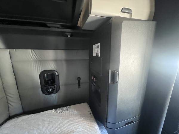 FREIGHTLINER CASCADIA 126SLP 2020