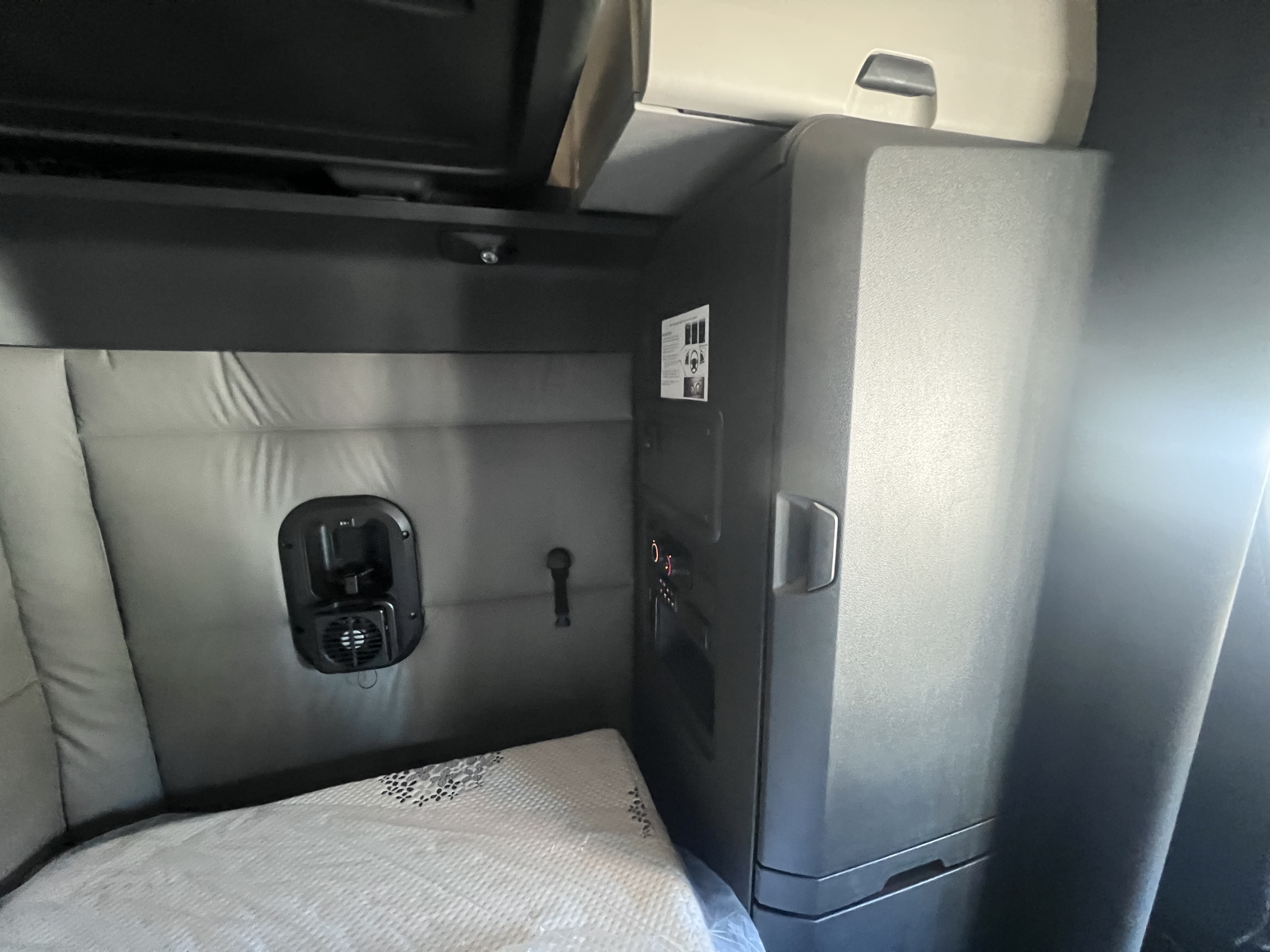 2020 FREIGHTLINER CASCADIA 126SLP - image 23