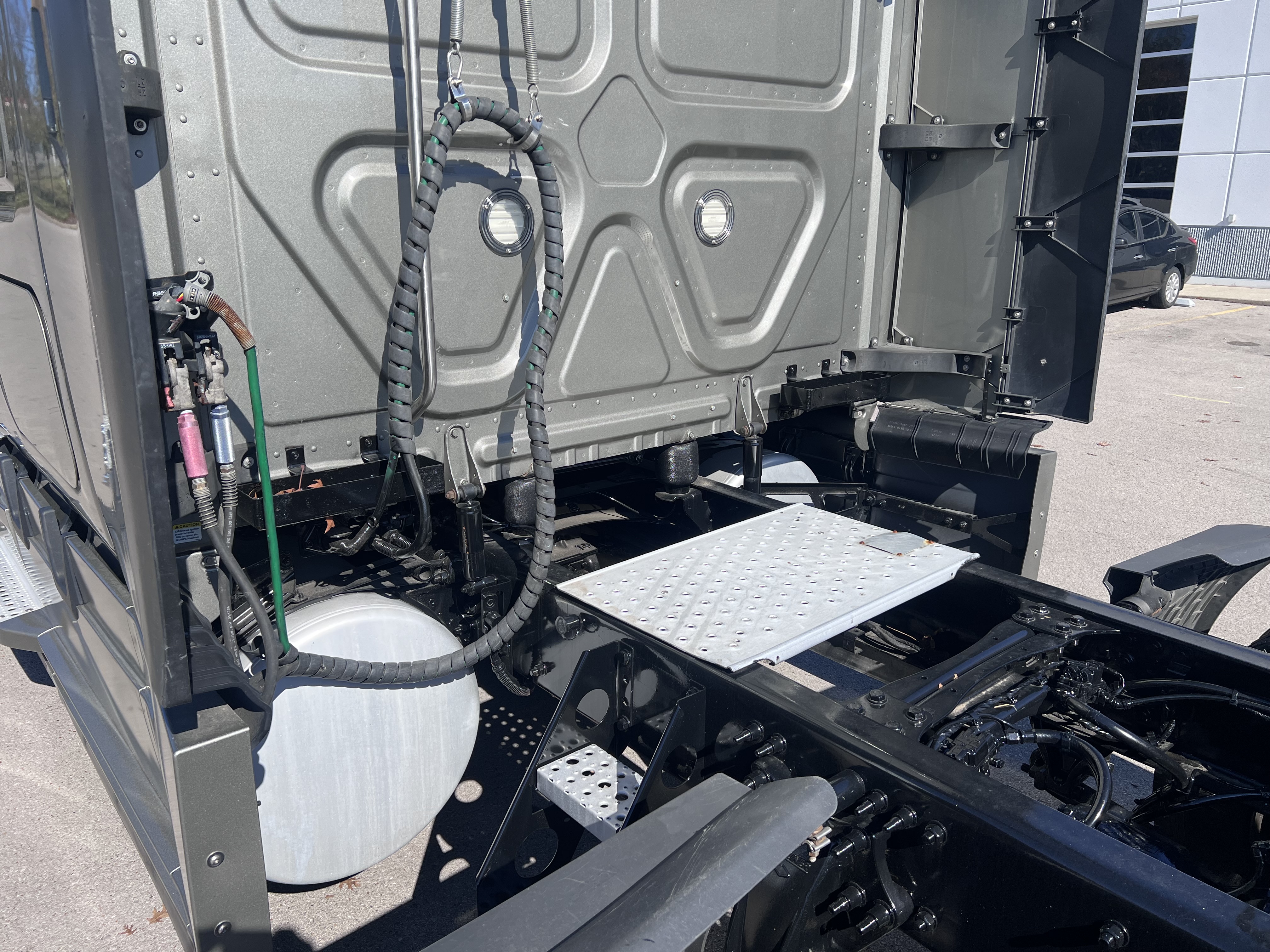 2020 FREIGHTLINER CASCADIA 126SLP - image 3