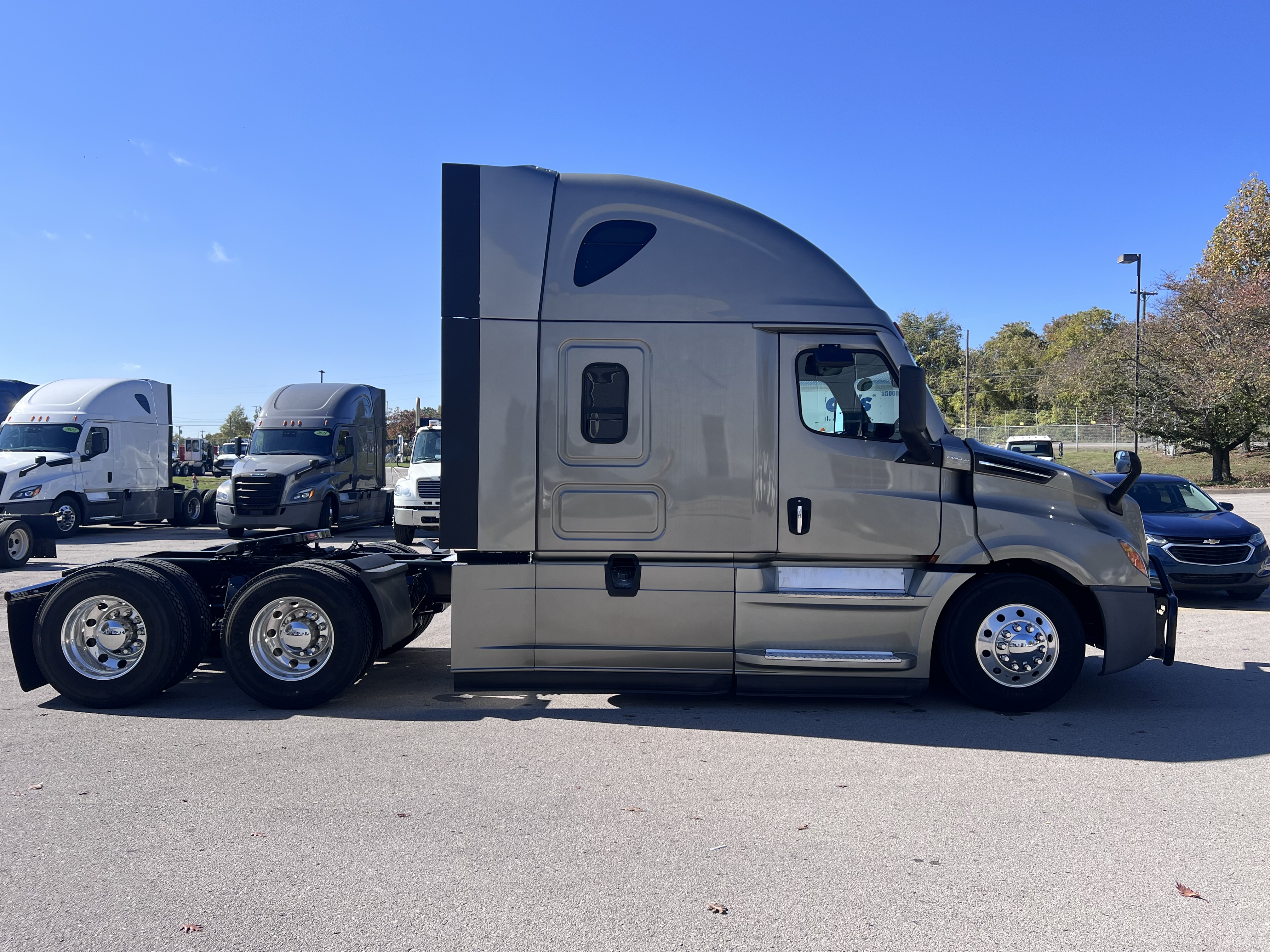 2020 FREIGHTLINER CASCADIA 126SLP - image 7