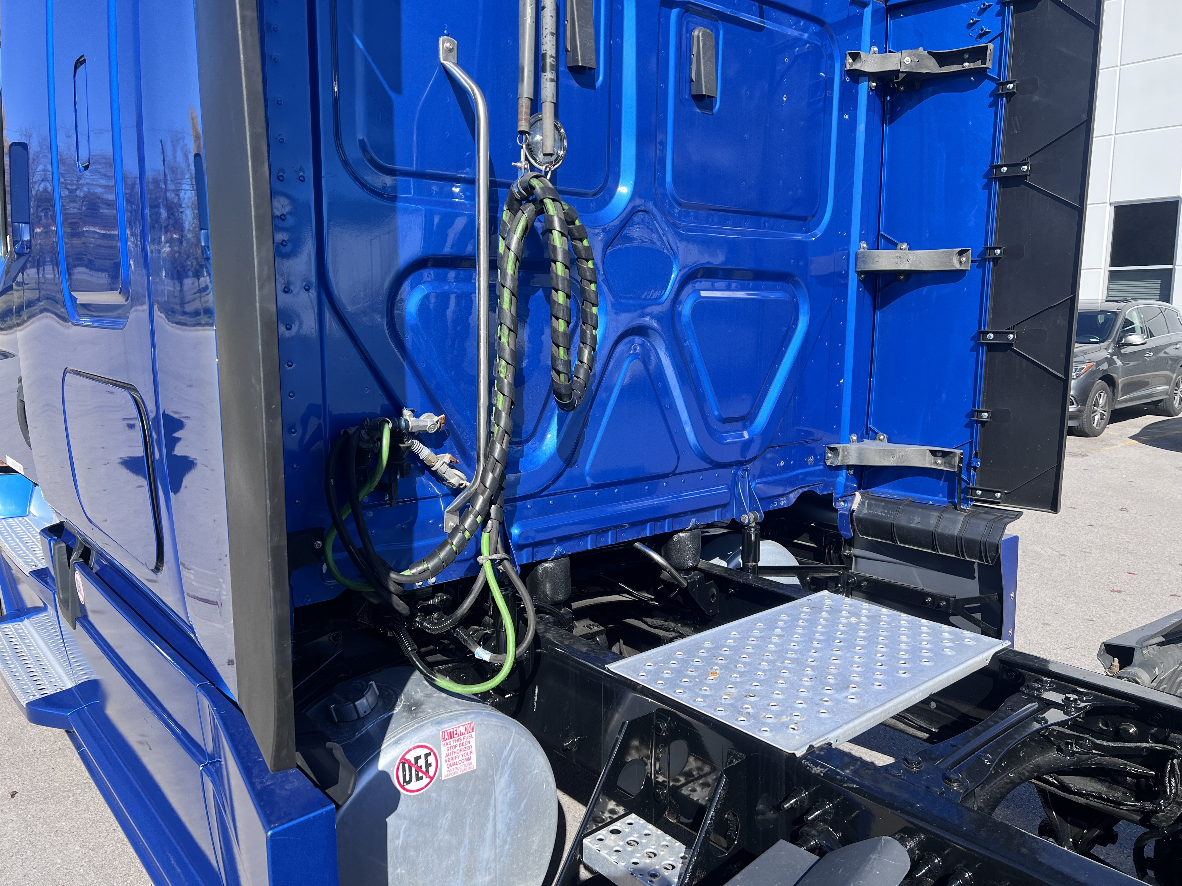 2020 FREIGHTLINER CASCADIA 126SLP - image 3