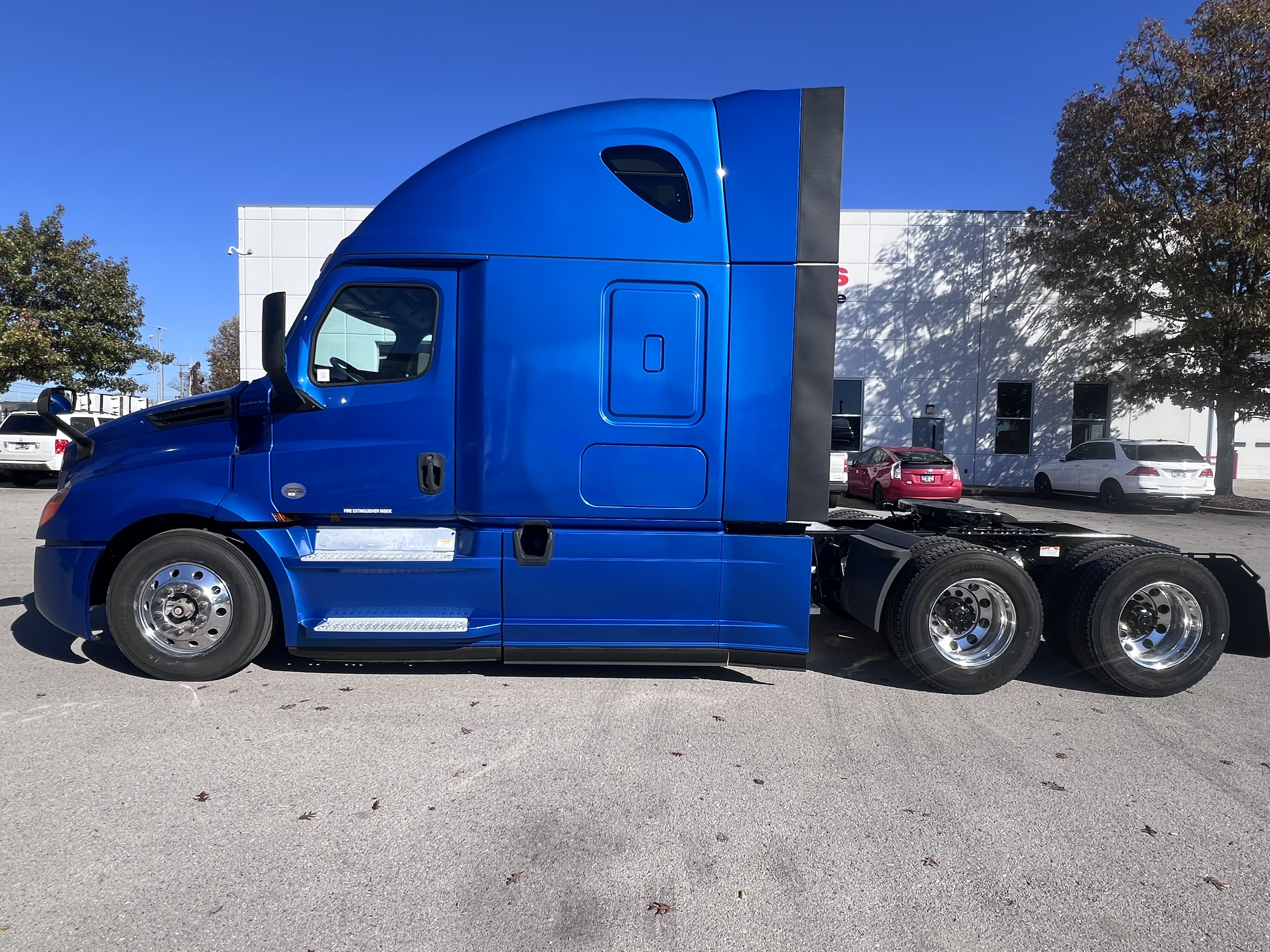 2020 FREIGHTLINER CASCADIA 126SLP - image 2
