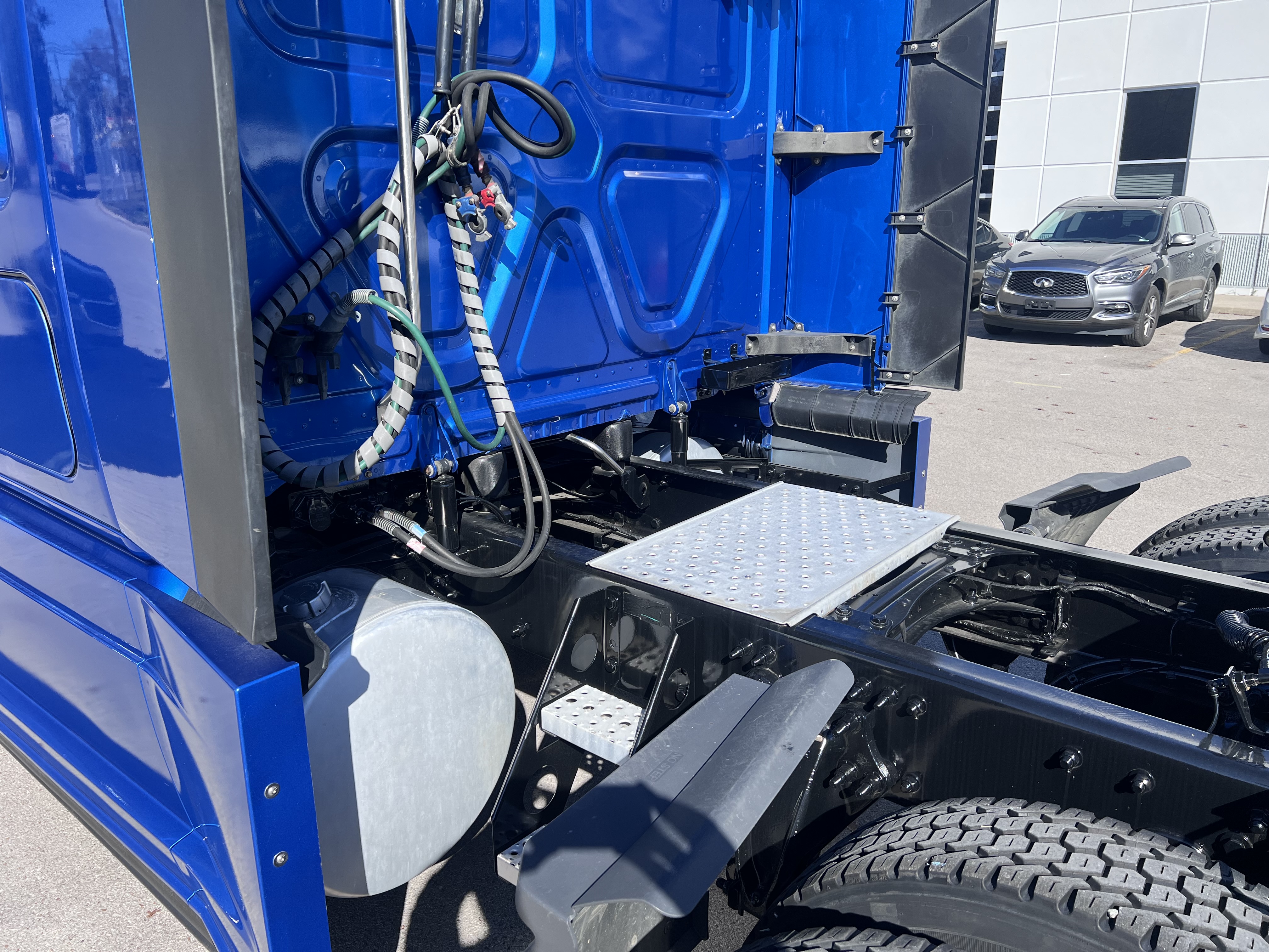 2020 FREIGHTLINER CASCADIA 126SLP - image 3