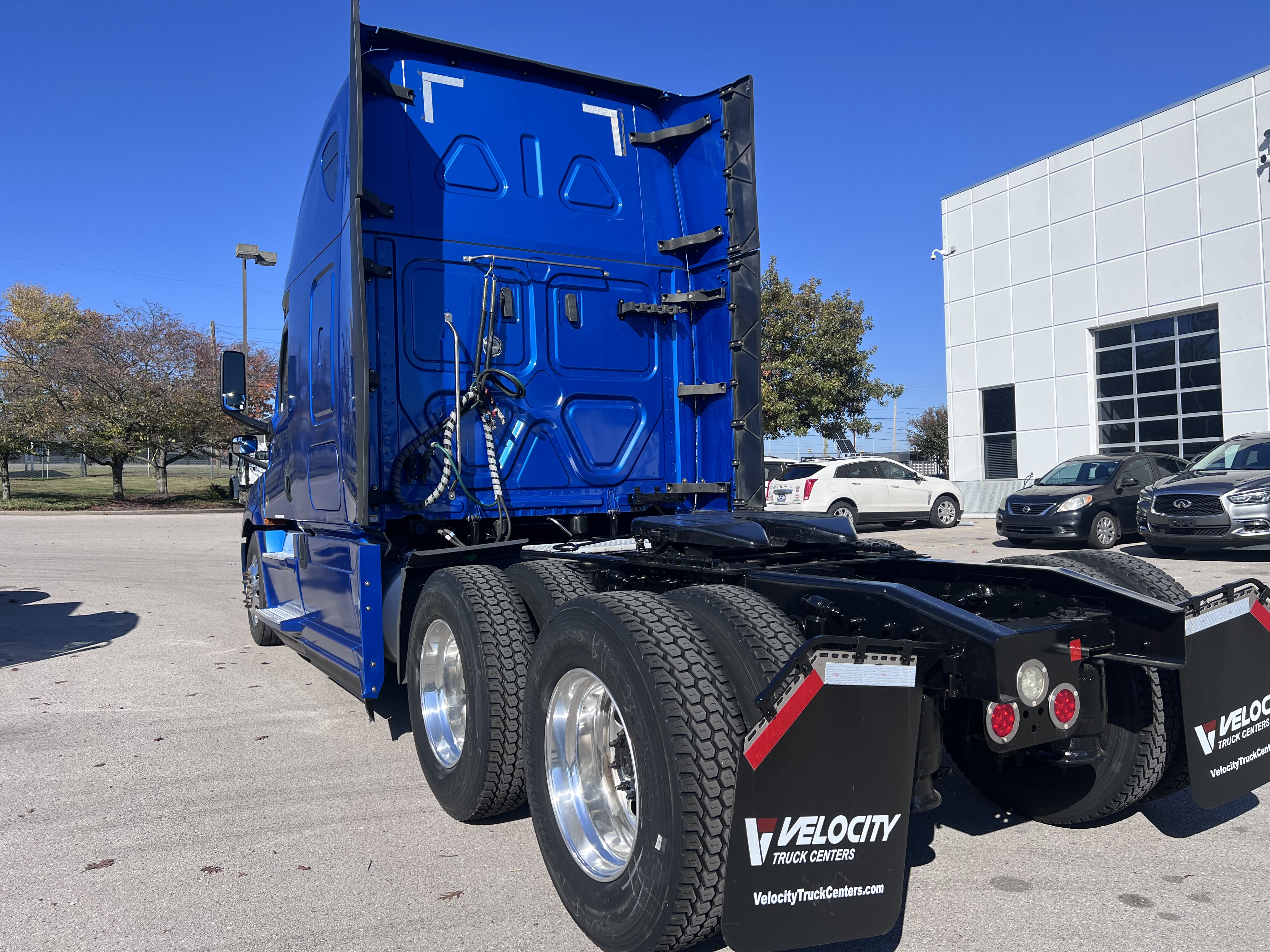 2020 FREIGHTLINER CASCADIA 126SLP - image 4