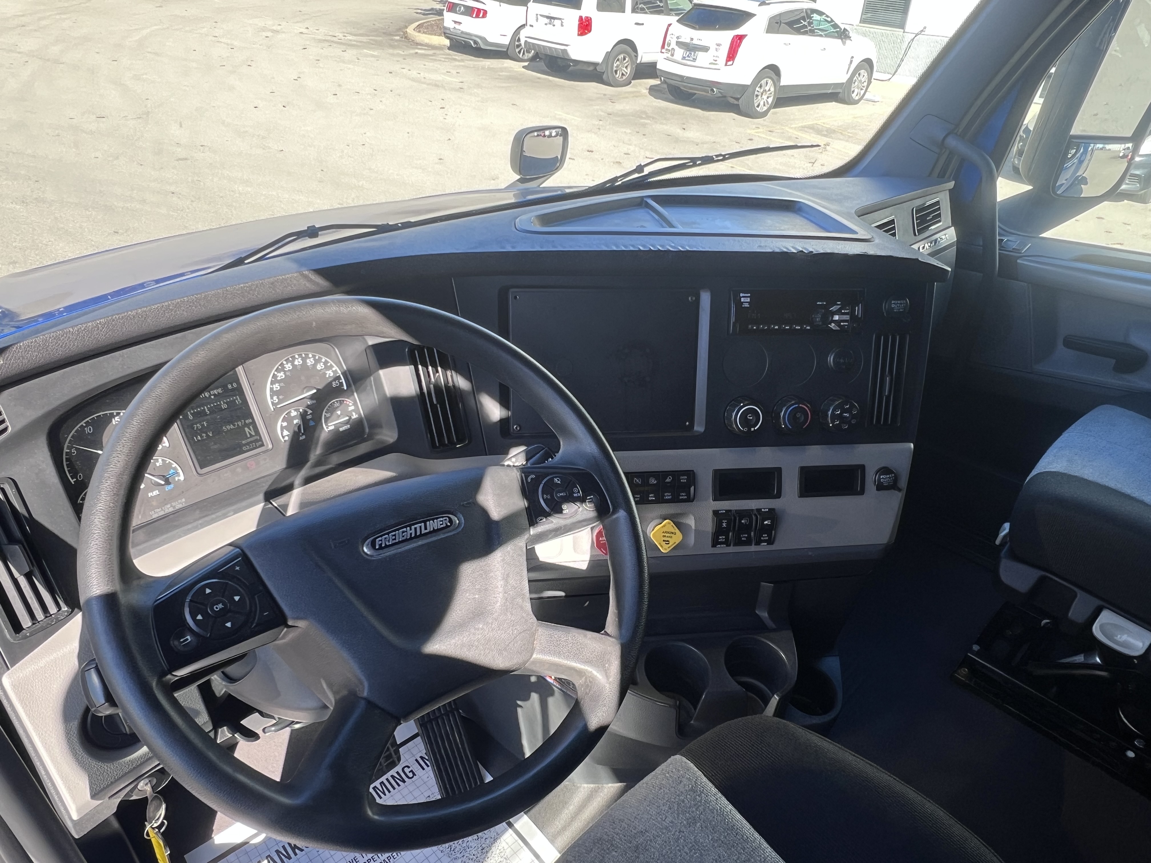 2020 FREIGHTLINER CASCADIA 126SLP - image 17