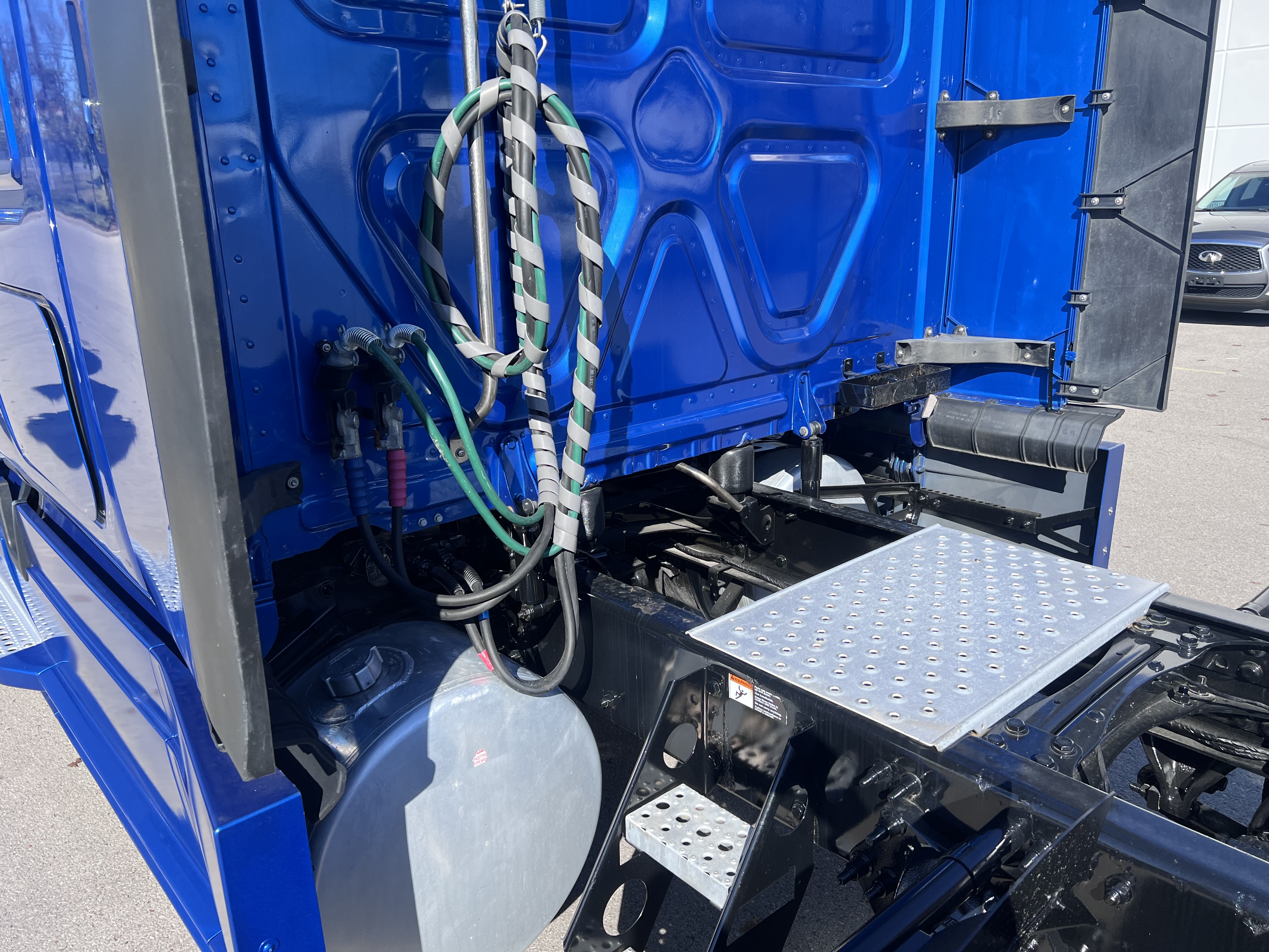 2020 FREIGHTLINER CASCADIA 126SLP - image 2