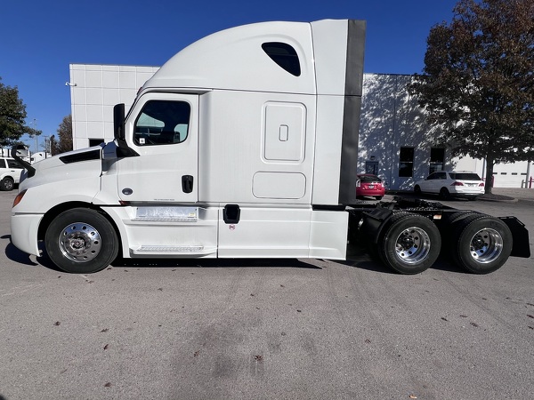 FREIGHTLINER CASCADIA 126SLP 2020
