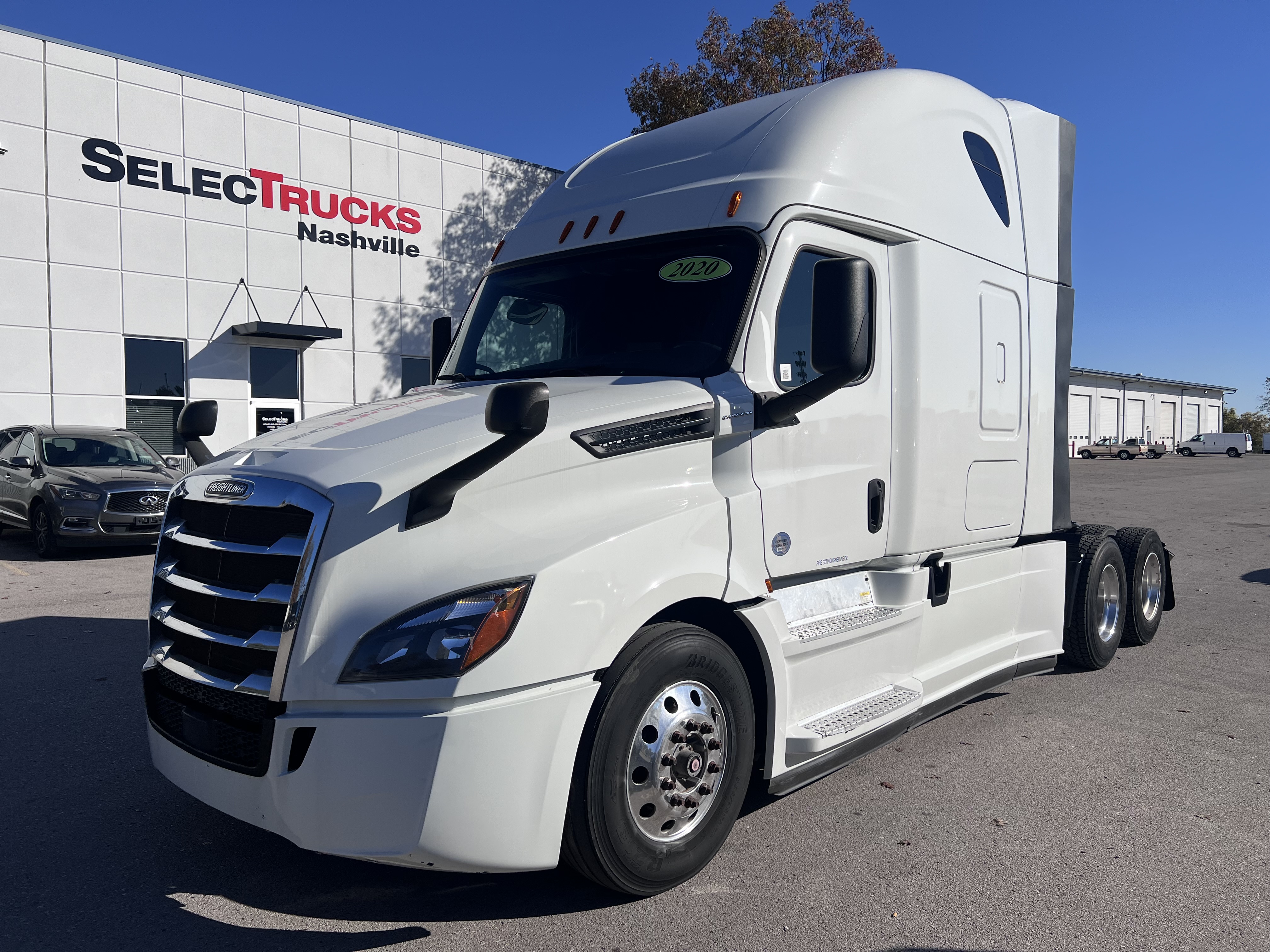 2020 FREIGHTLINER CASCADIA 126SLP - image 1