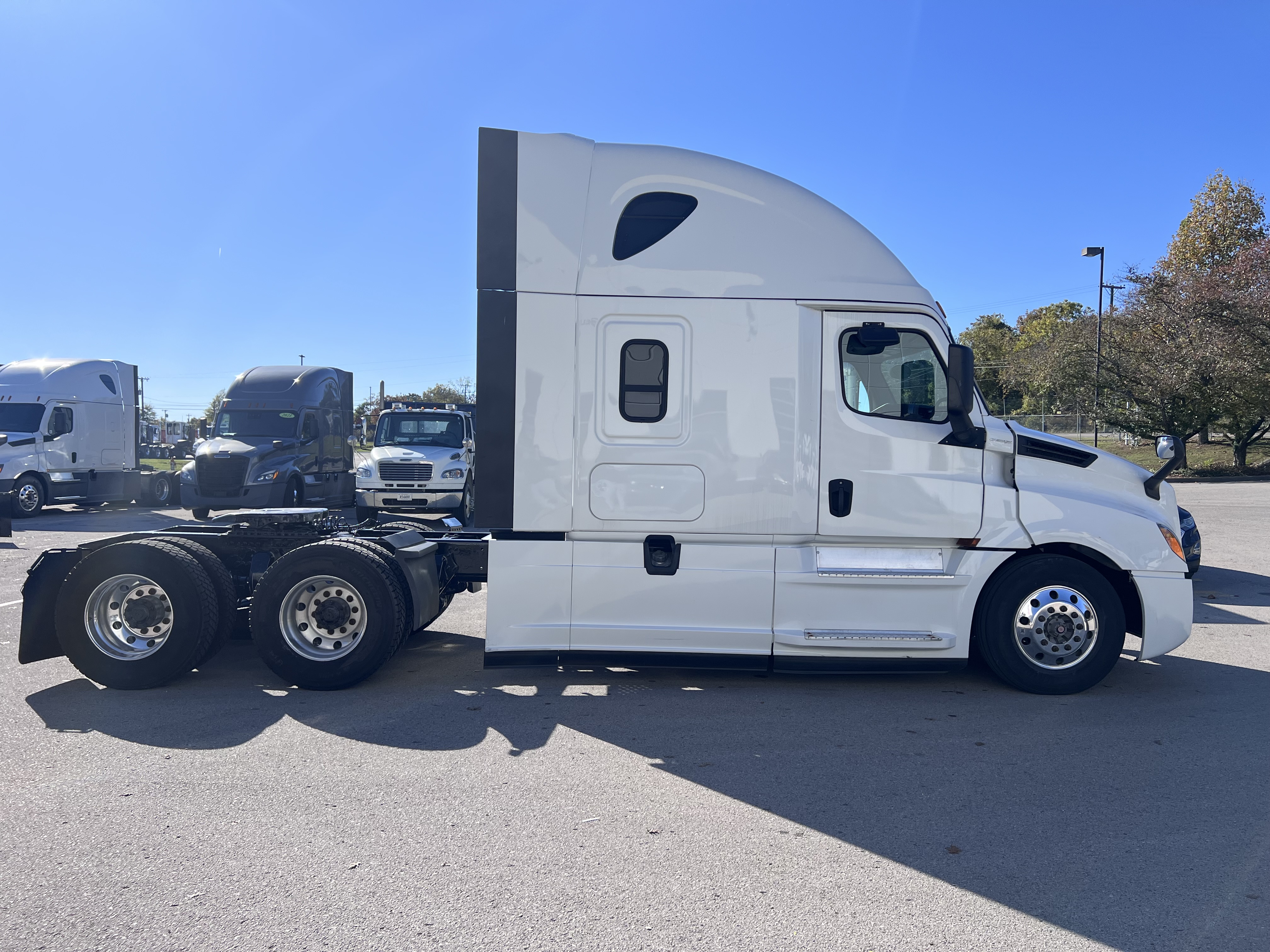 2020 FREIGHTLINER CASCADIA 126SLP - image 7