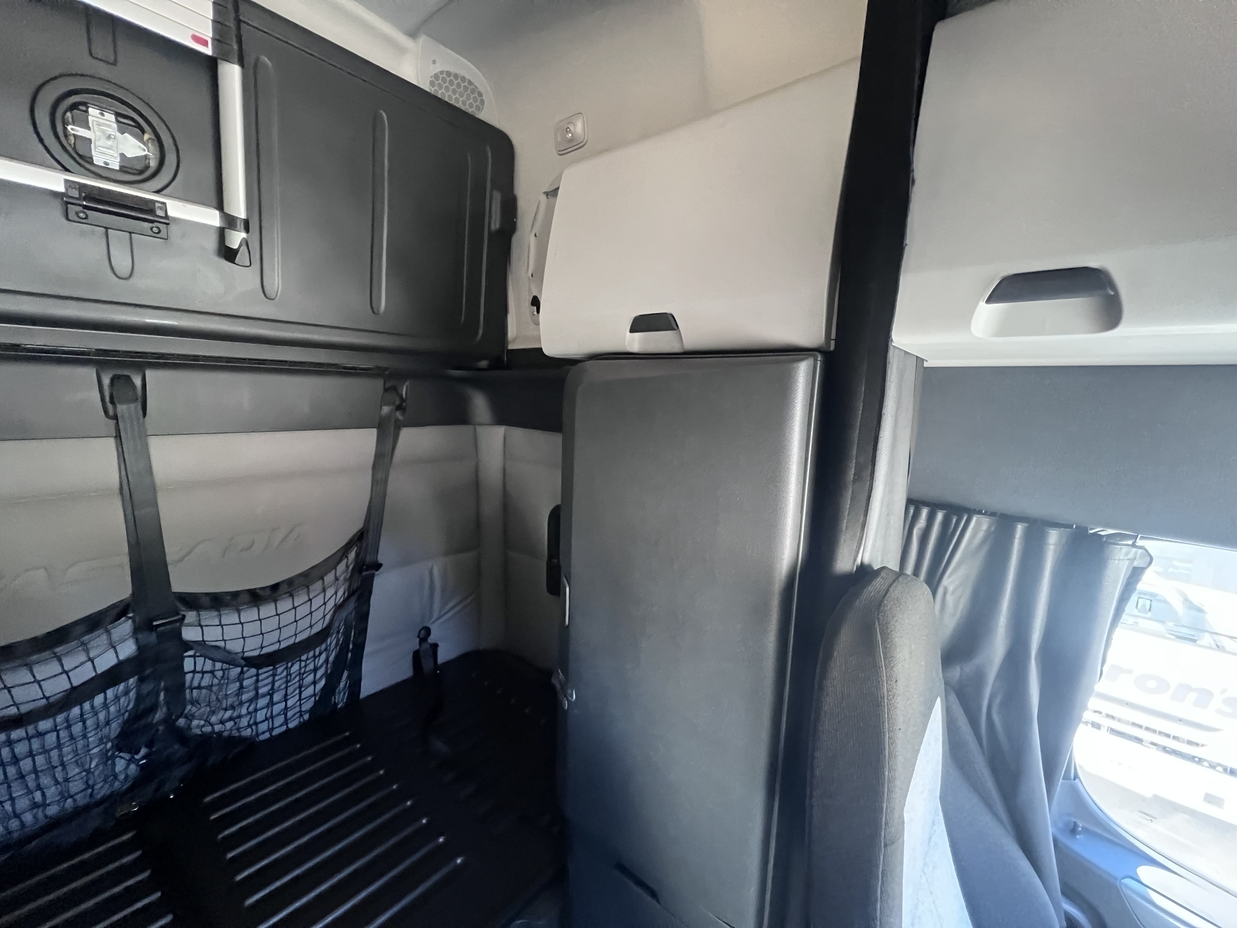 2020 FREIGHTLINER CASCADIA 126SLP - image 22