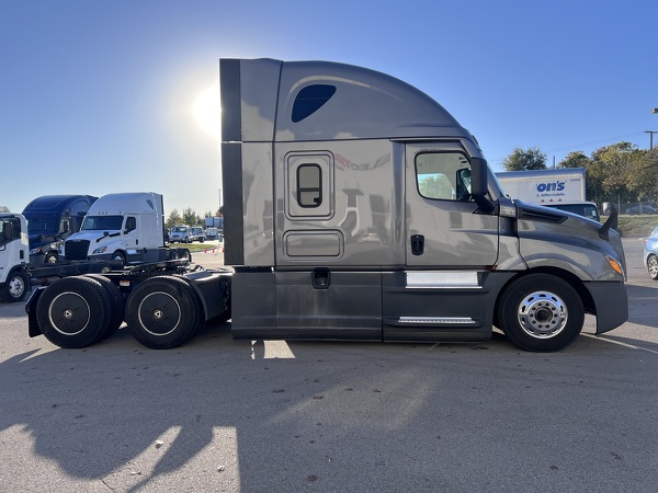 FREIGHTLINER CASCADIA 126SLP 2021