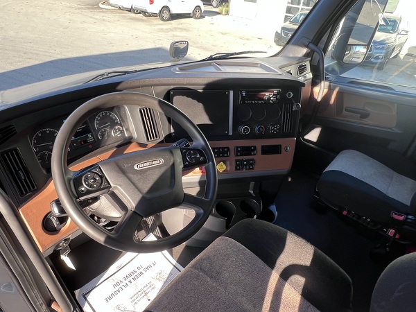 FREIGHTLINER CASCADIA 126SLP 2021