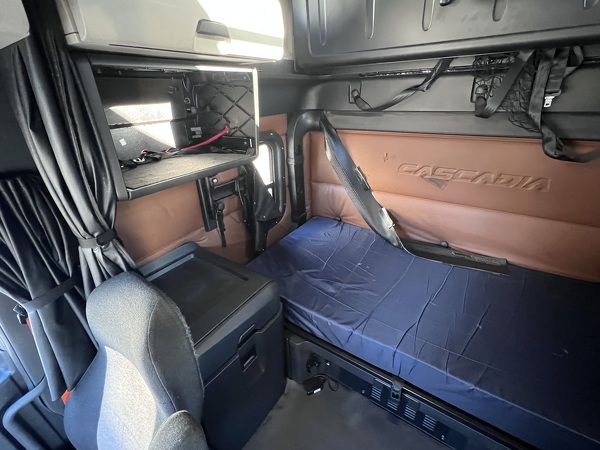 FREIGHTLINER CASCADIA 126SLP 2021