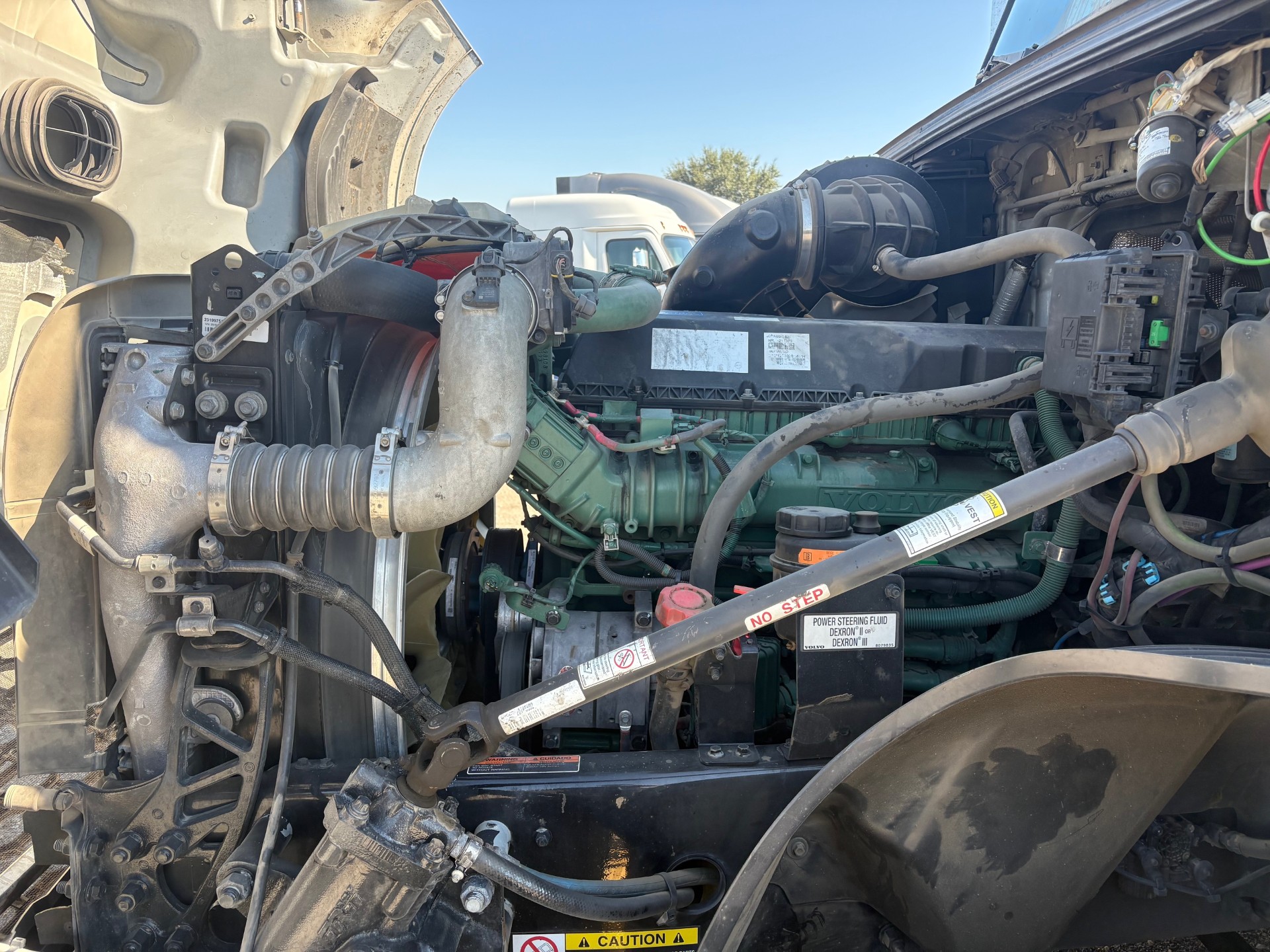 2020 VOLVO VNL760 - image 12