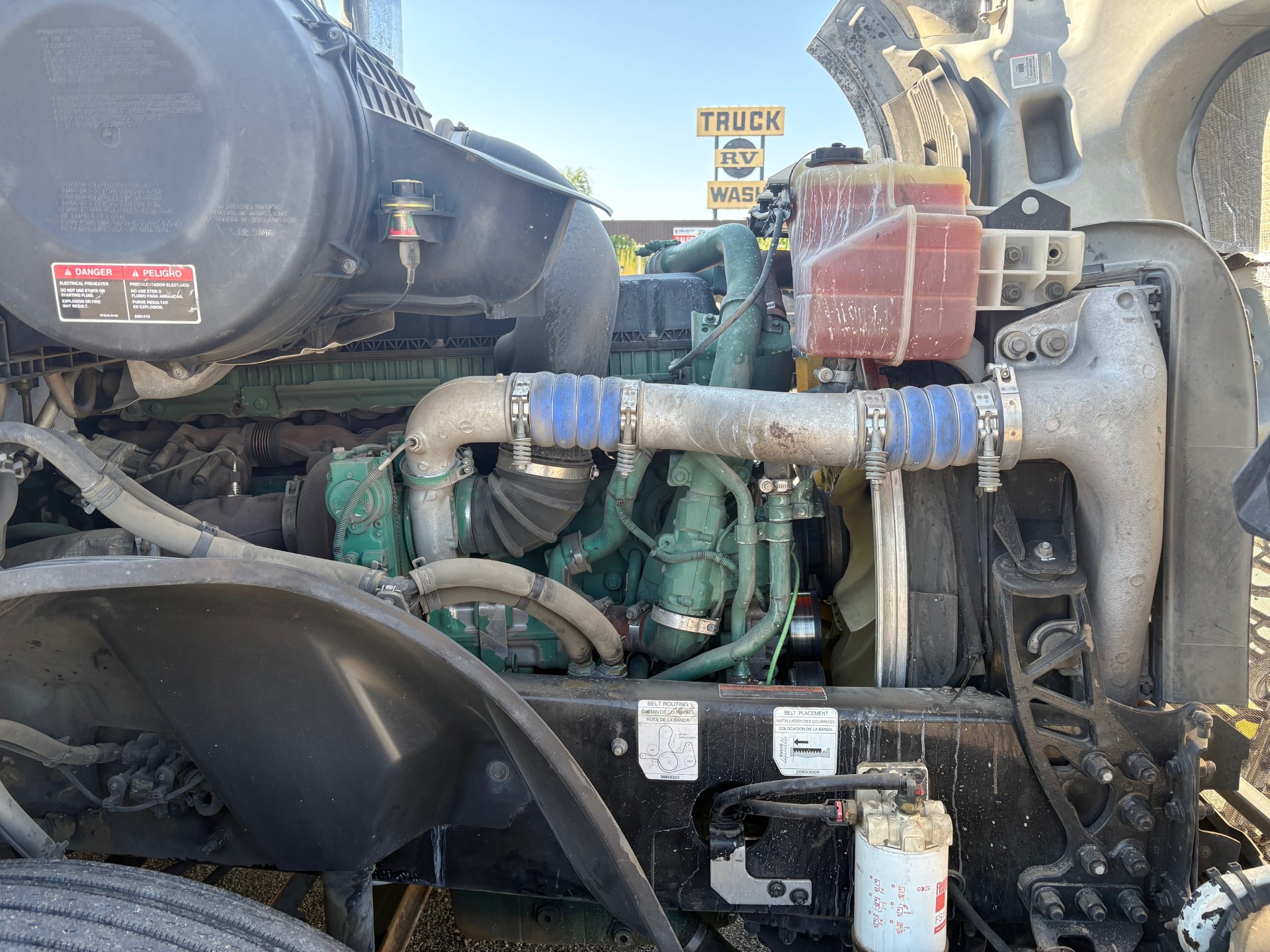 2020 VOLVO VNL760 - image 13