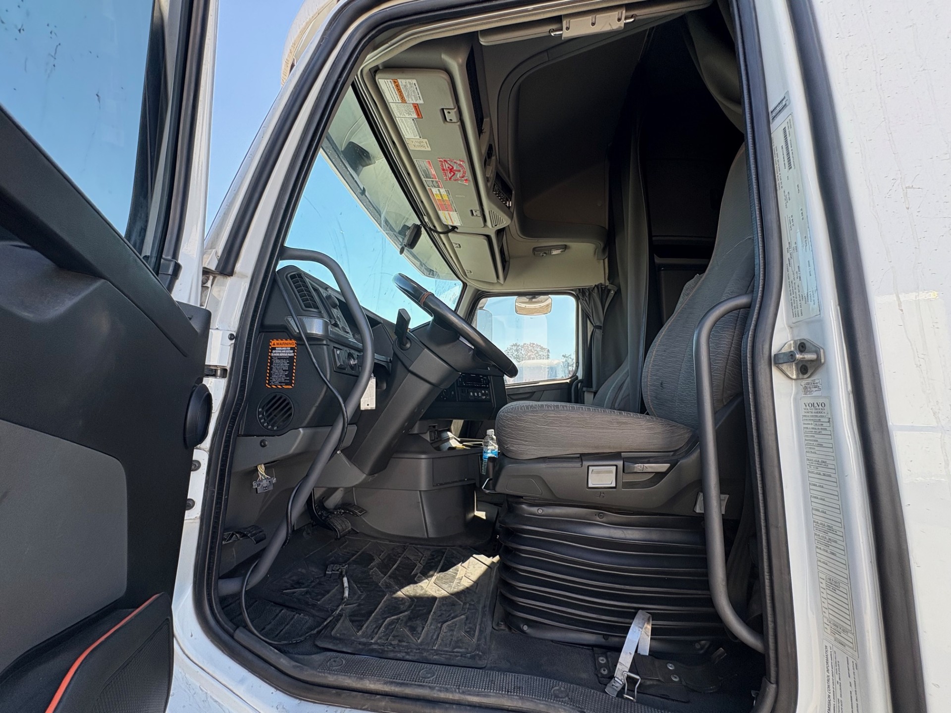 2020 VOLVO VNL760 - image 15