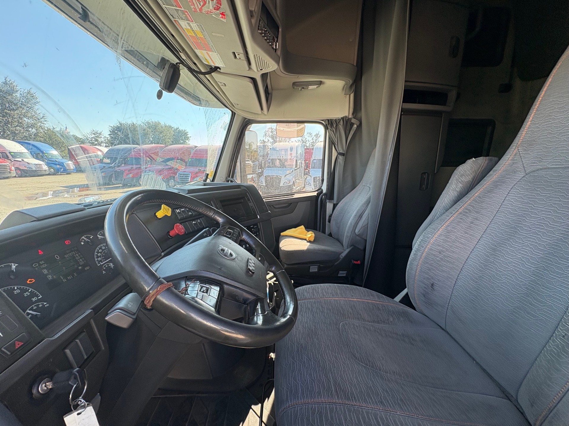 2020 VOLVO VNL760 - image 16