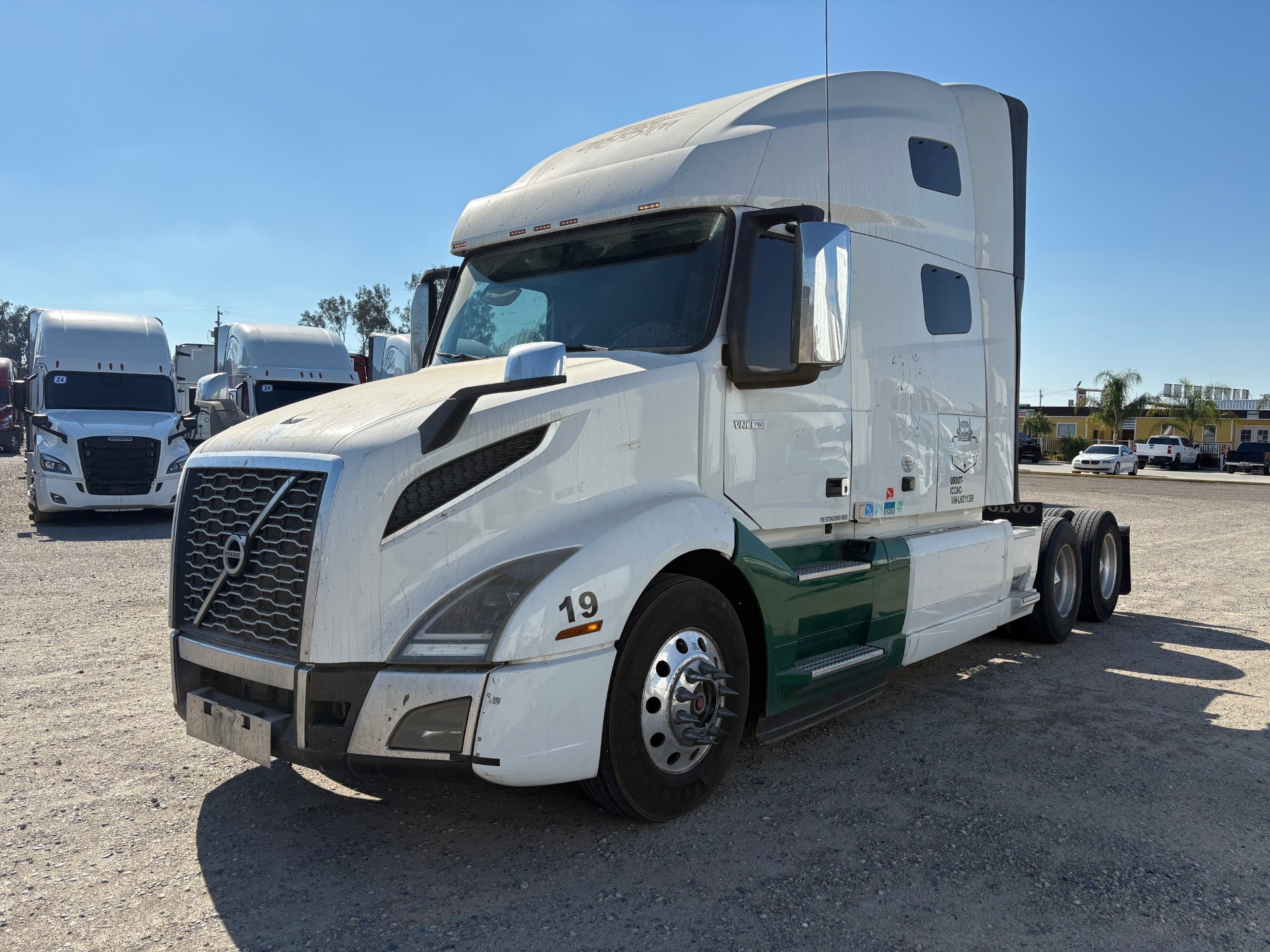 2020 VOLVO VNL760 - image 1